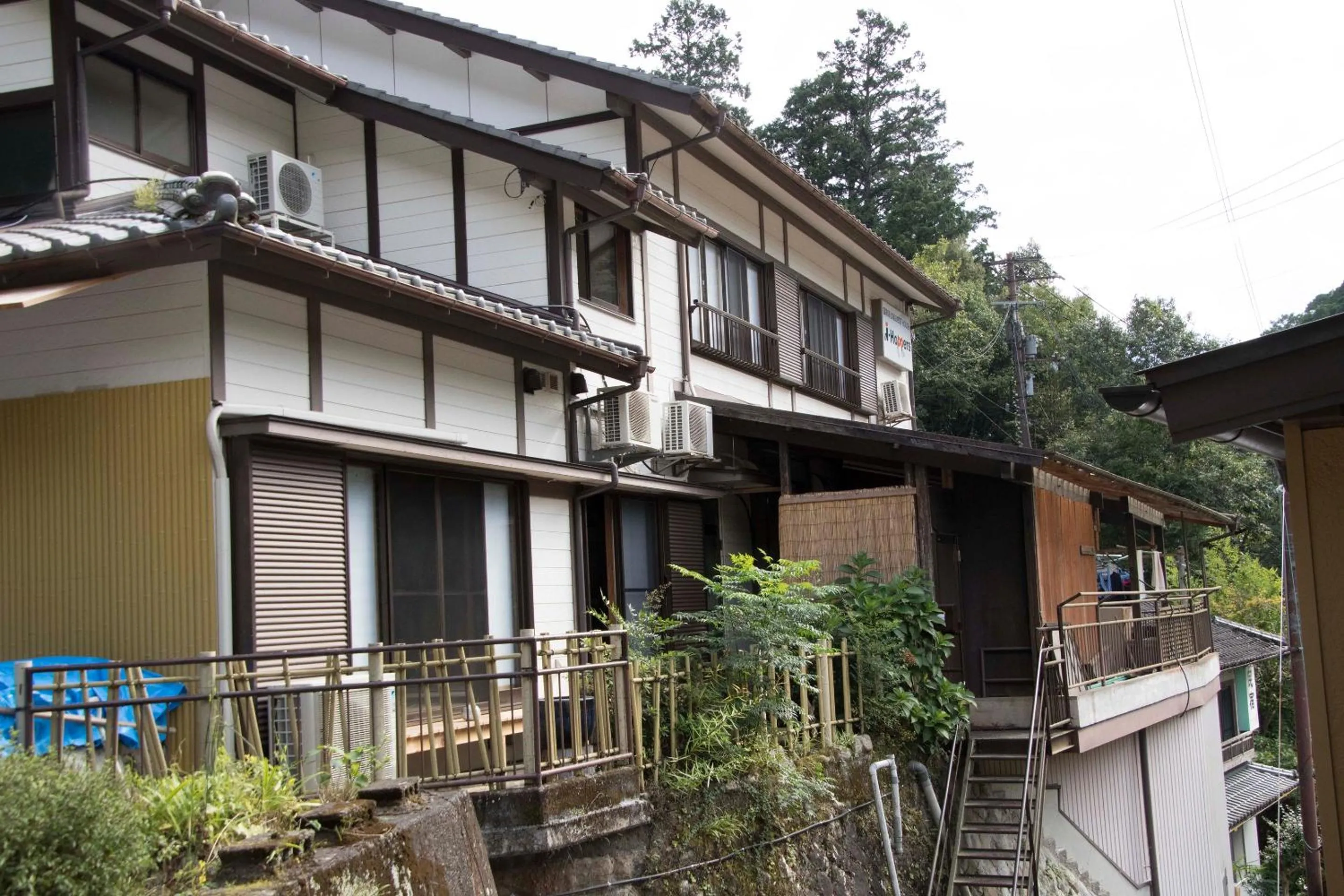 Property building in J-Hoppers Kumano Yunomine Guesthouse