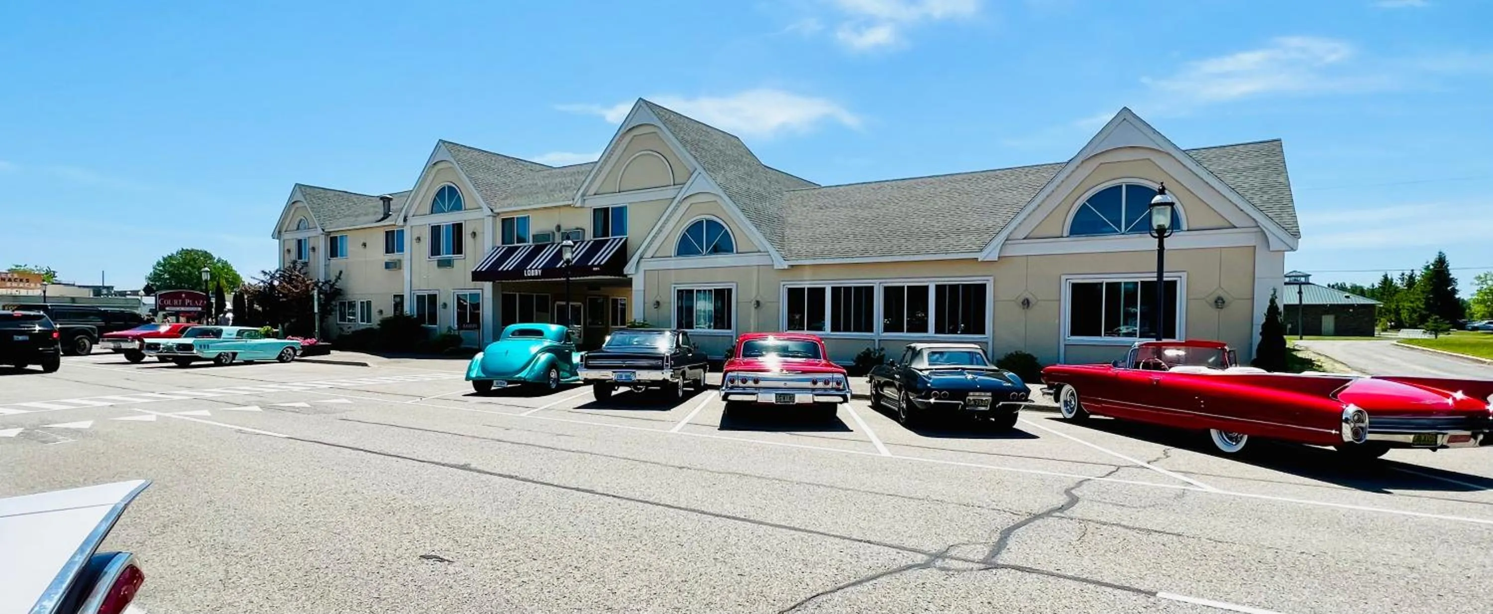 Property building in Court Plaza Inn & Suites of Mackinaw