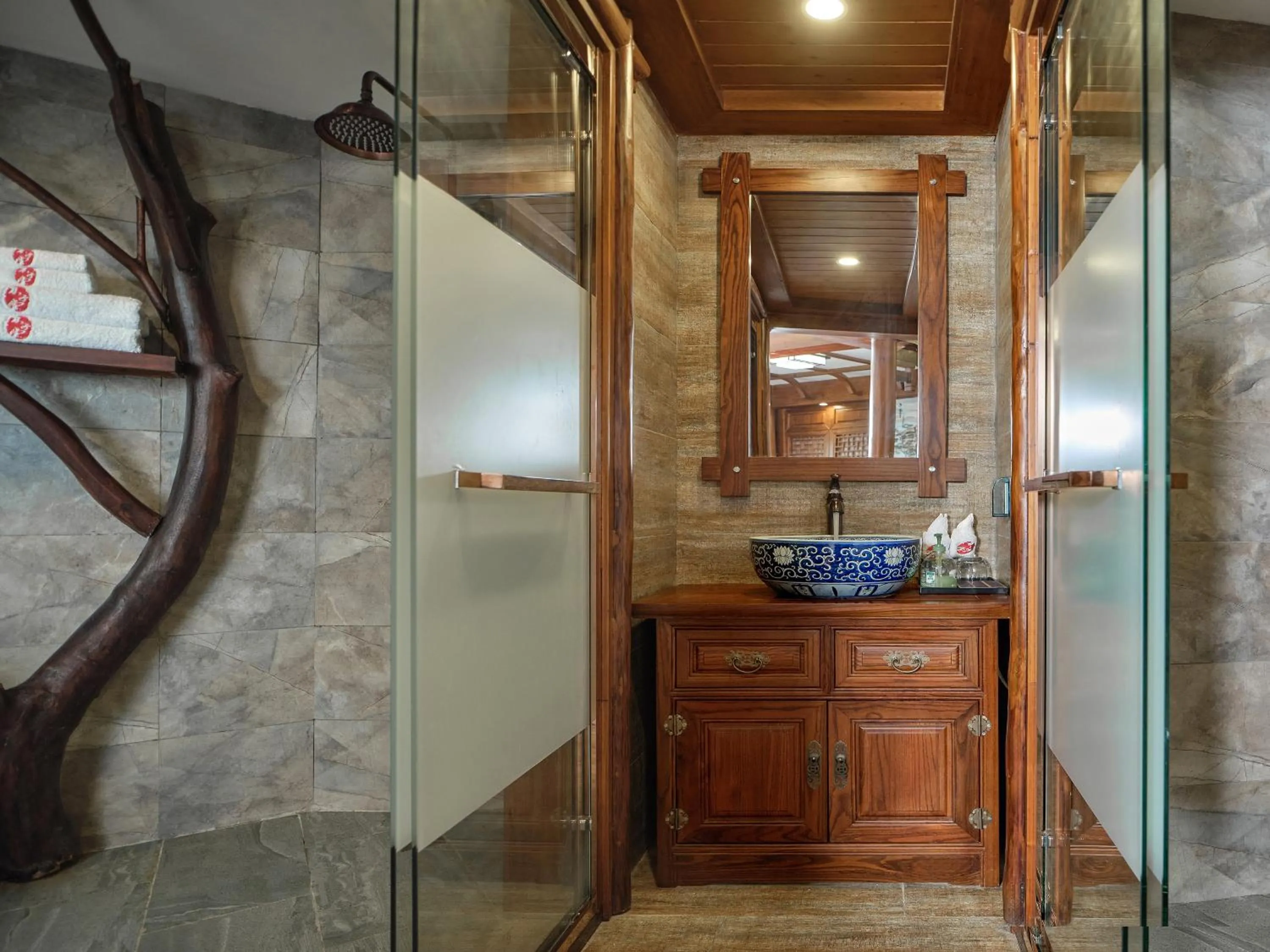 Bathroom in Lee's Boutique Resort