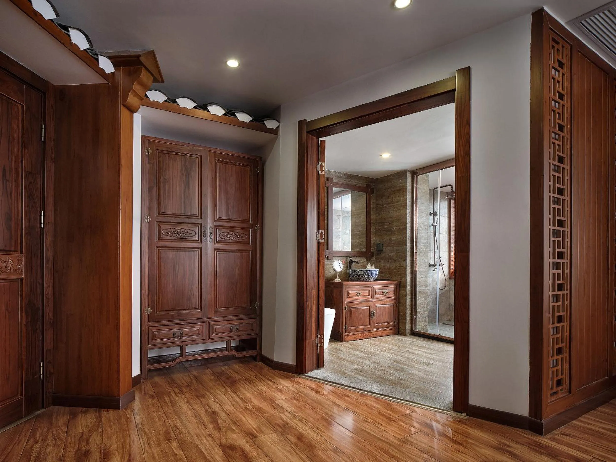 wardrobe in Lee's Boutique Resort