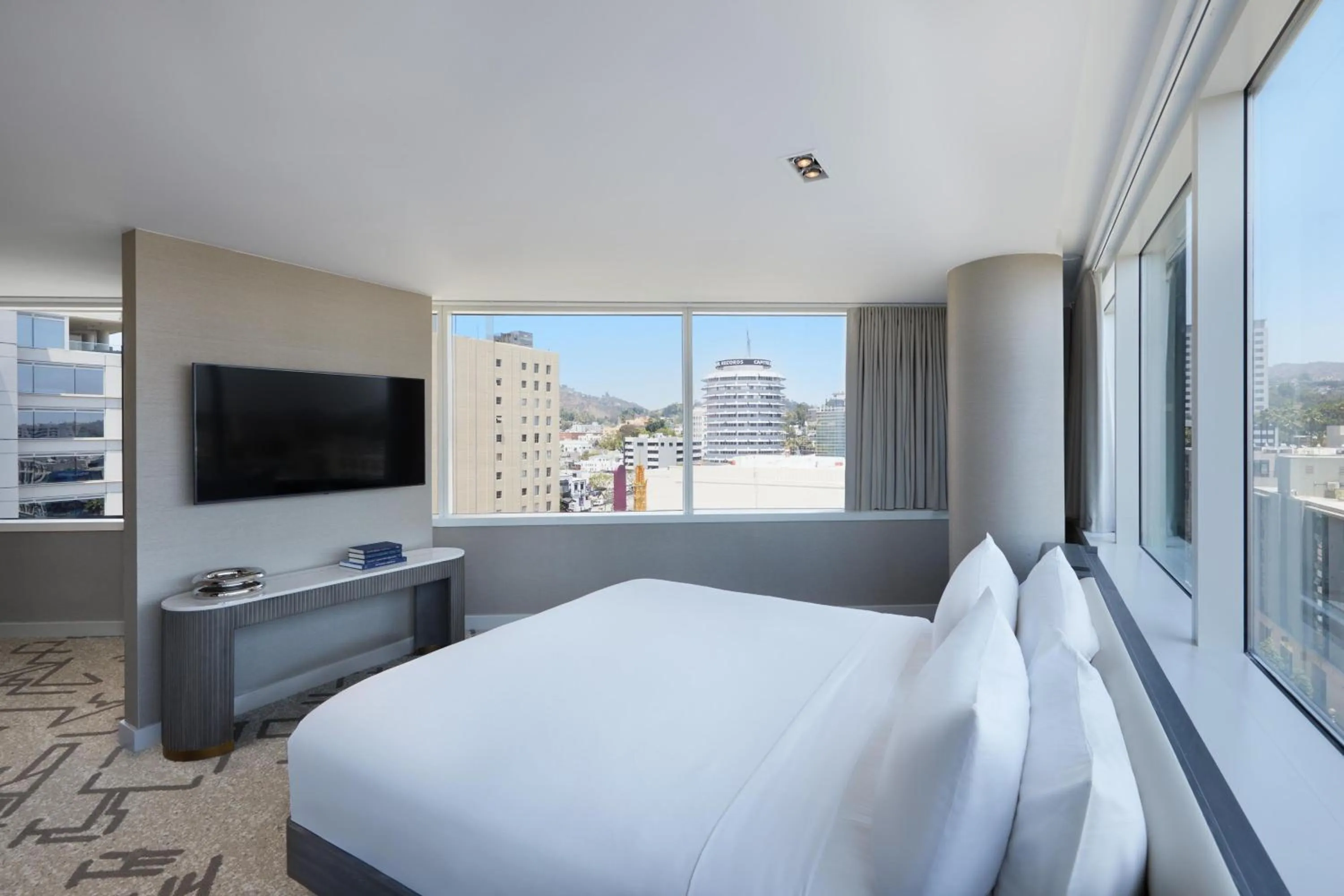 Bedroom, Bed in W Hollywood