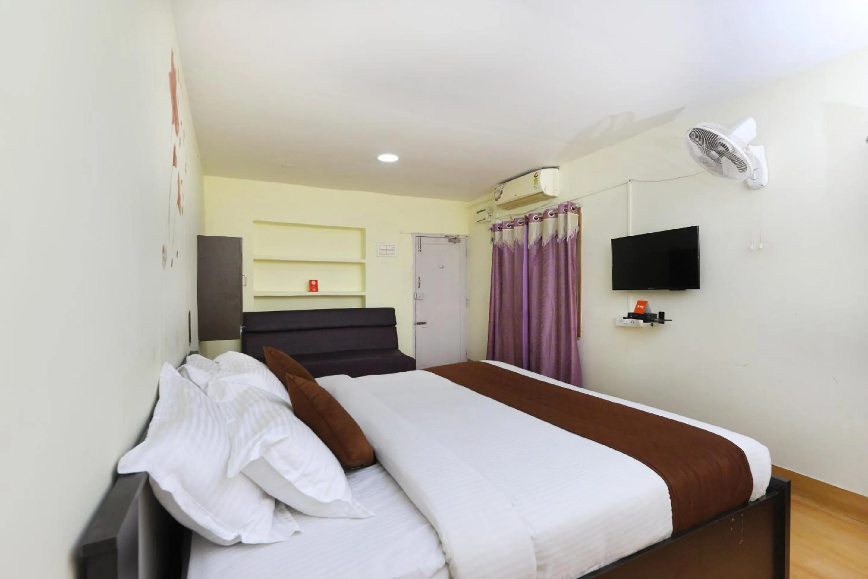 Bedroom, Bed in Hotel O India Gate Par View