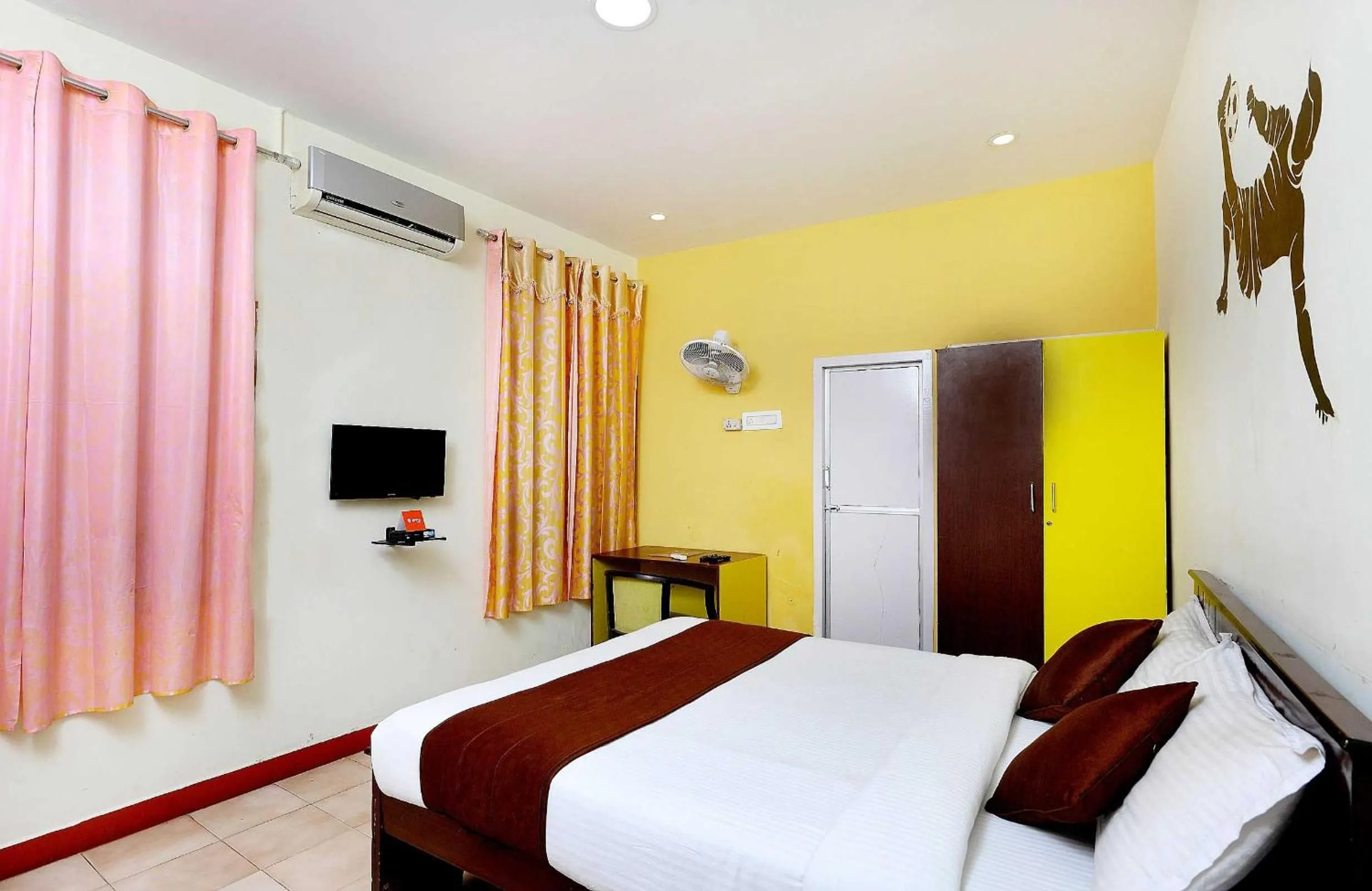 Bedroom, Bed in Hotel O India Gate Par View