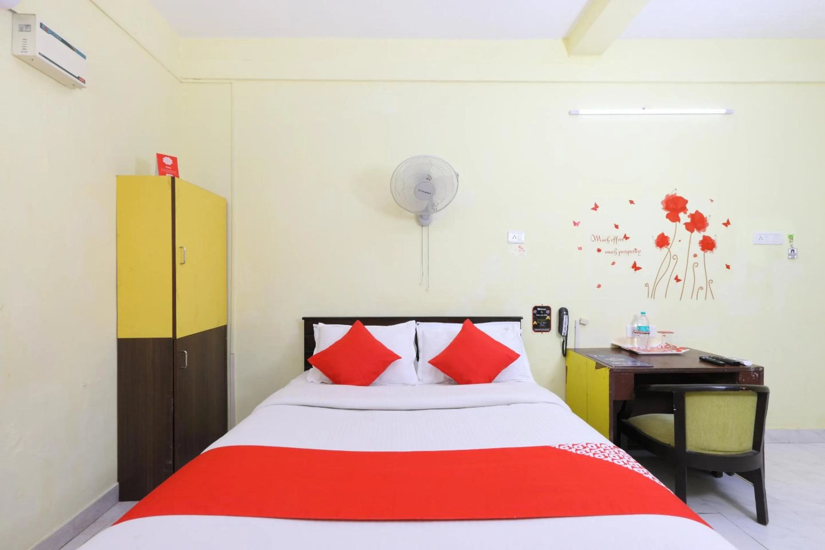 Bathroom, Bed in Hotel O India Gate Par View