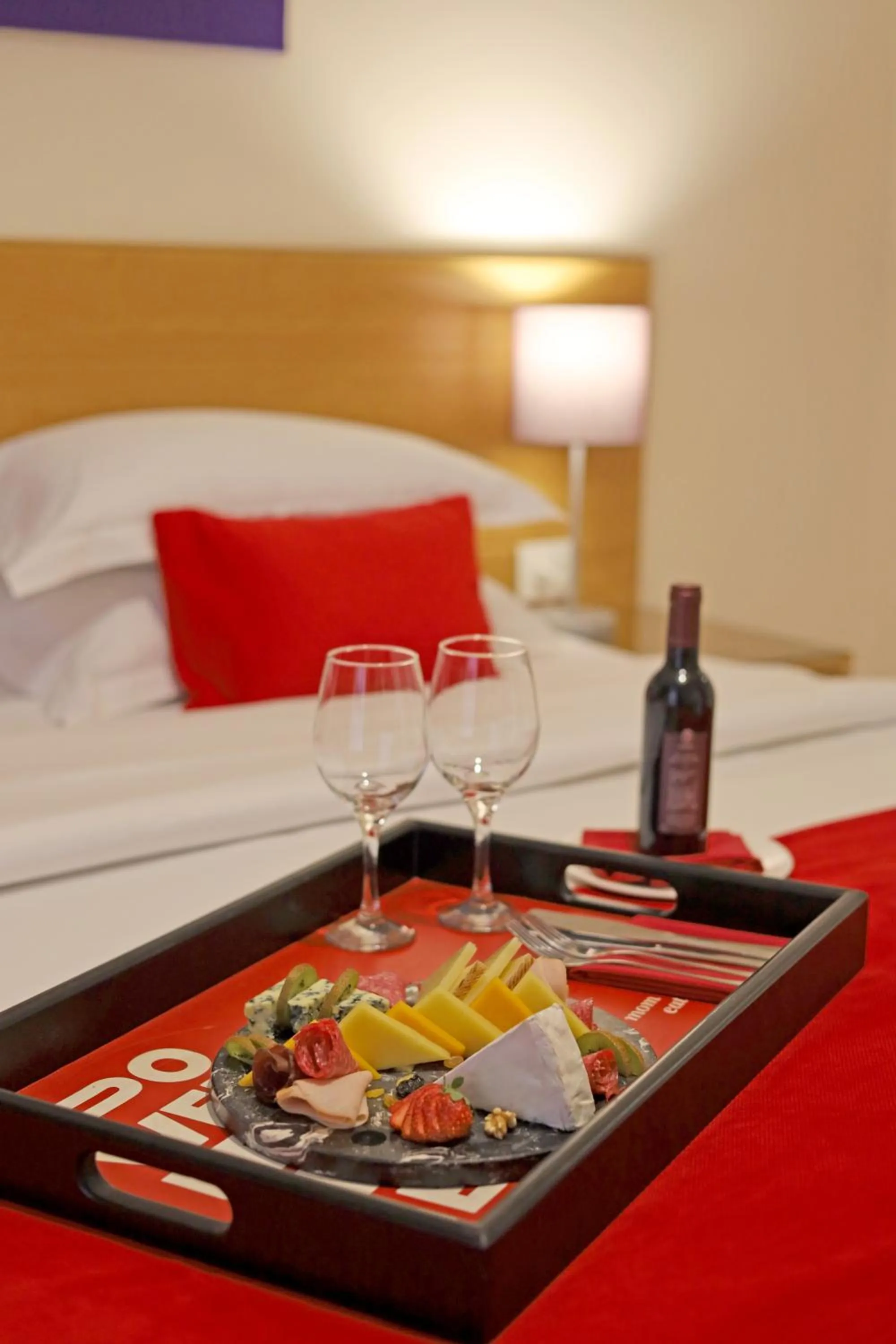 room service, Bed in The Smallville Xpress
