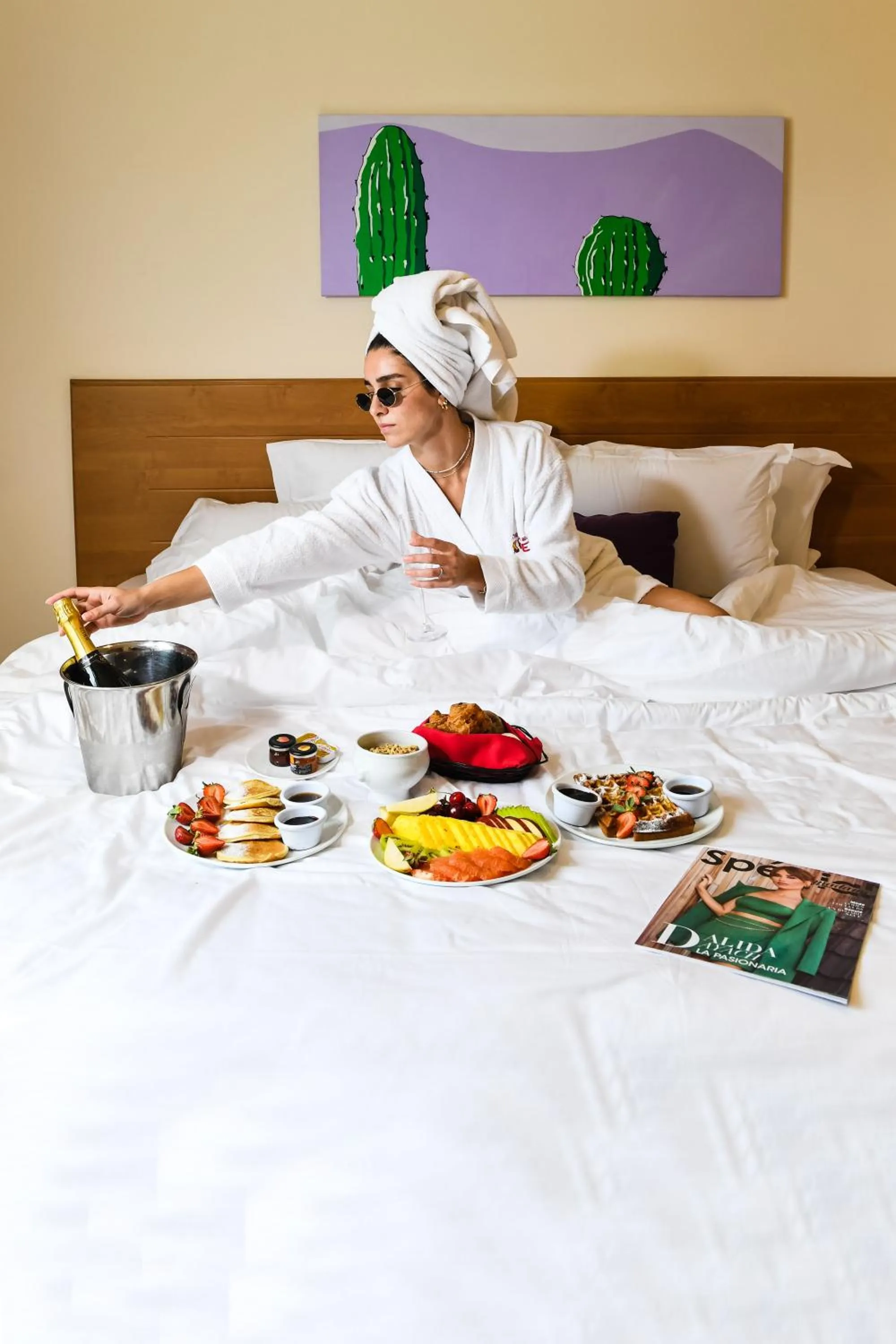 room service, Bed in The Smallville Xpress