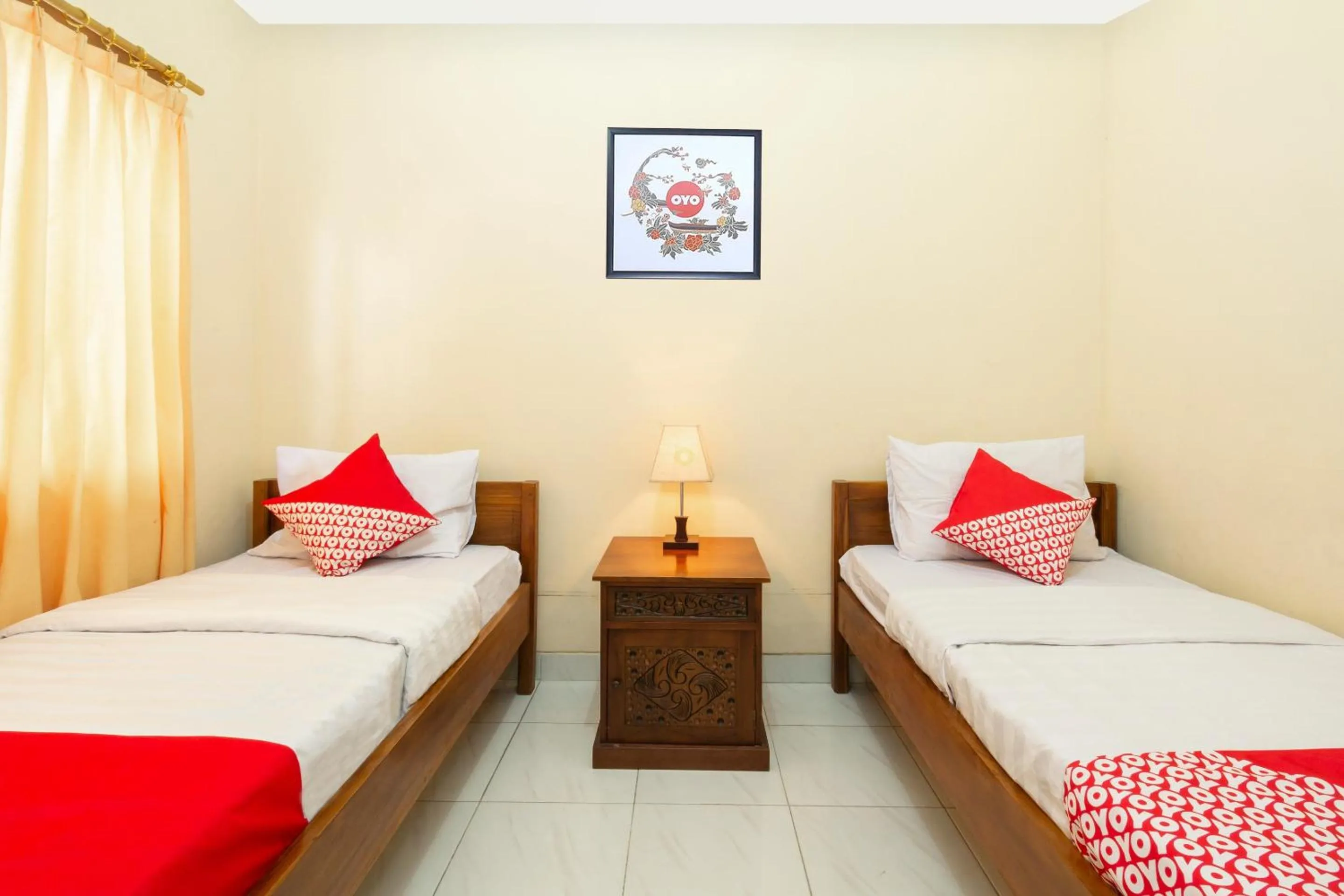 Bedroom, Bed in Hotel O Omah Ladrang