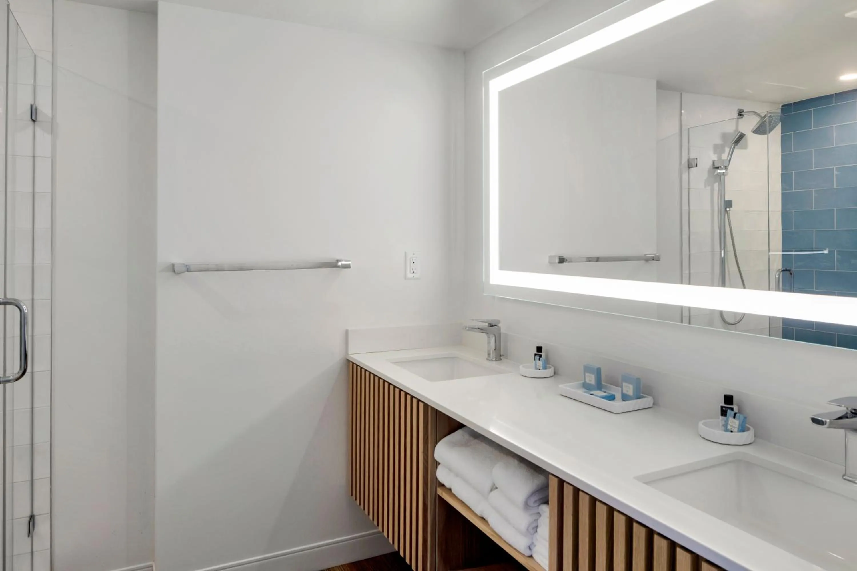 Jupiter Beach Resort & Spa