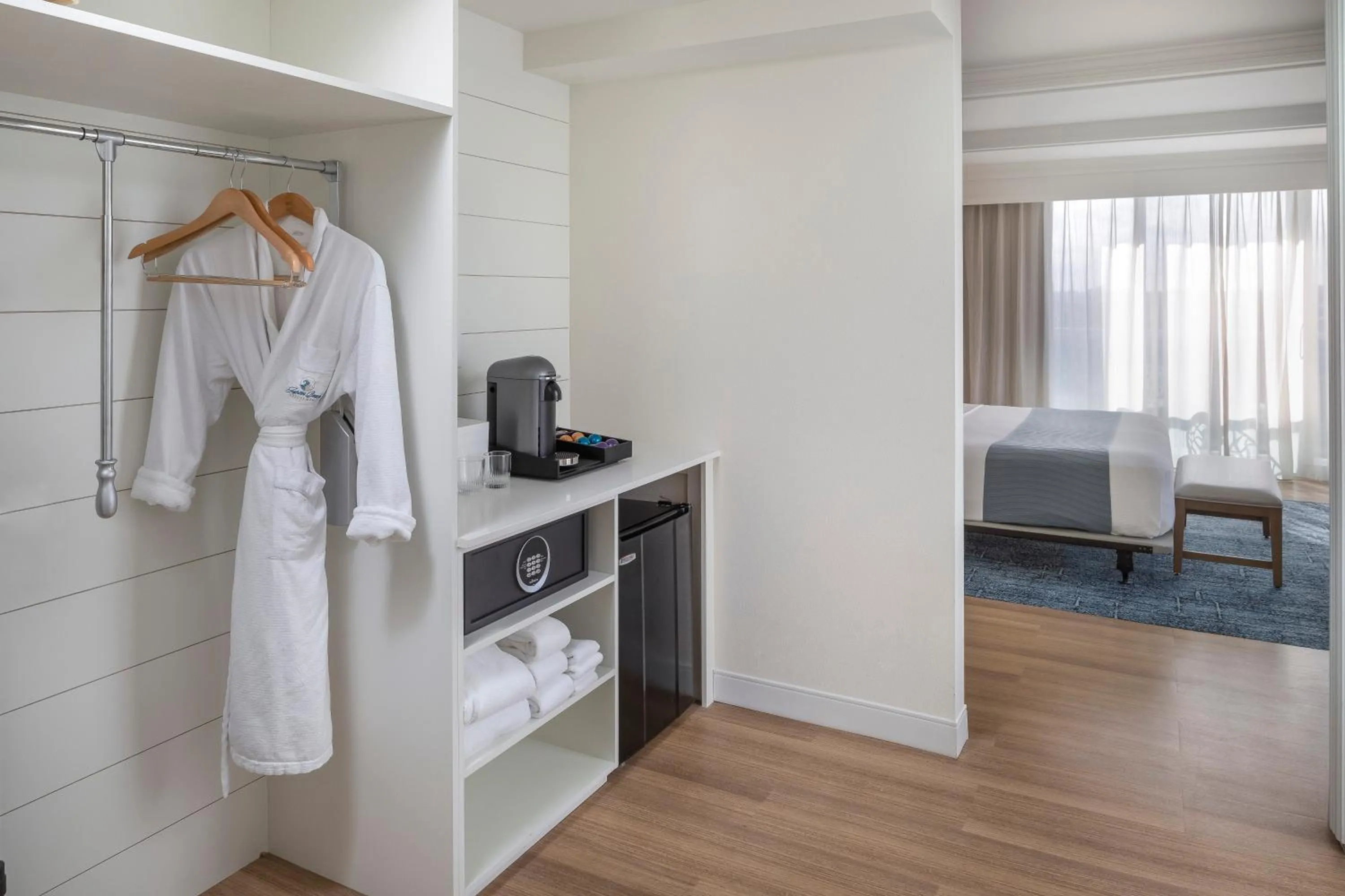 Jupiter Beach Resort & Spa