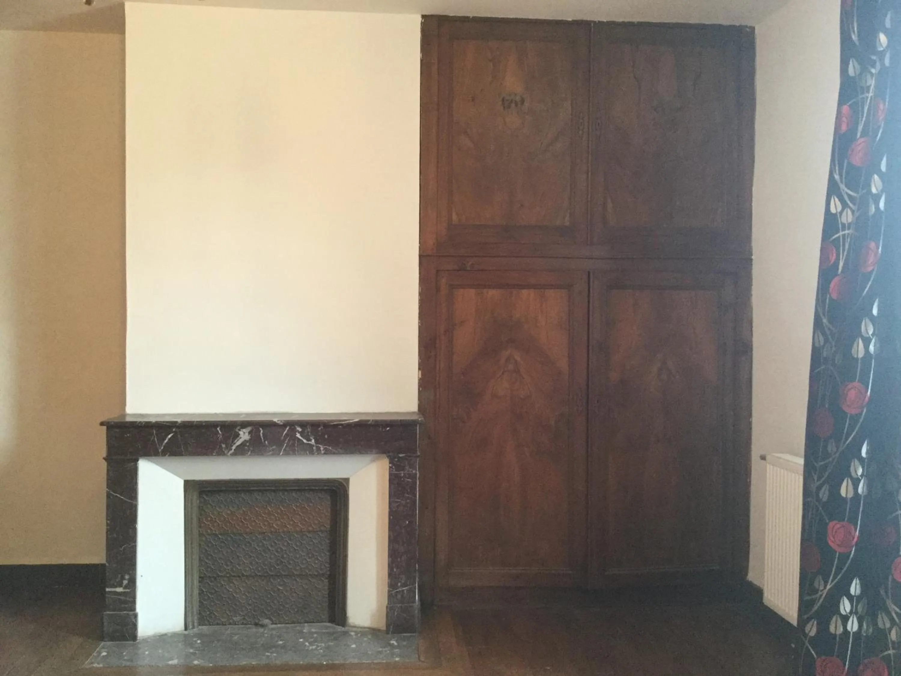 wardrobe in Chez Susan