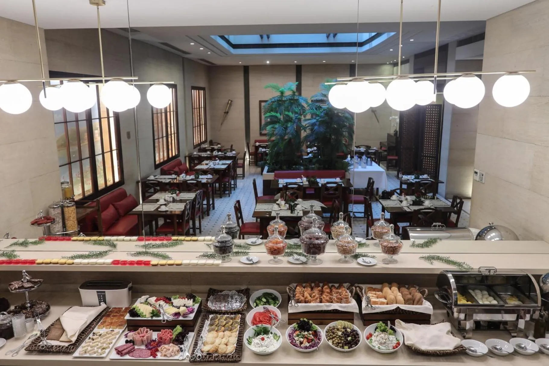 Restaurant/places to eat in Casa D'or Hotel