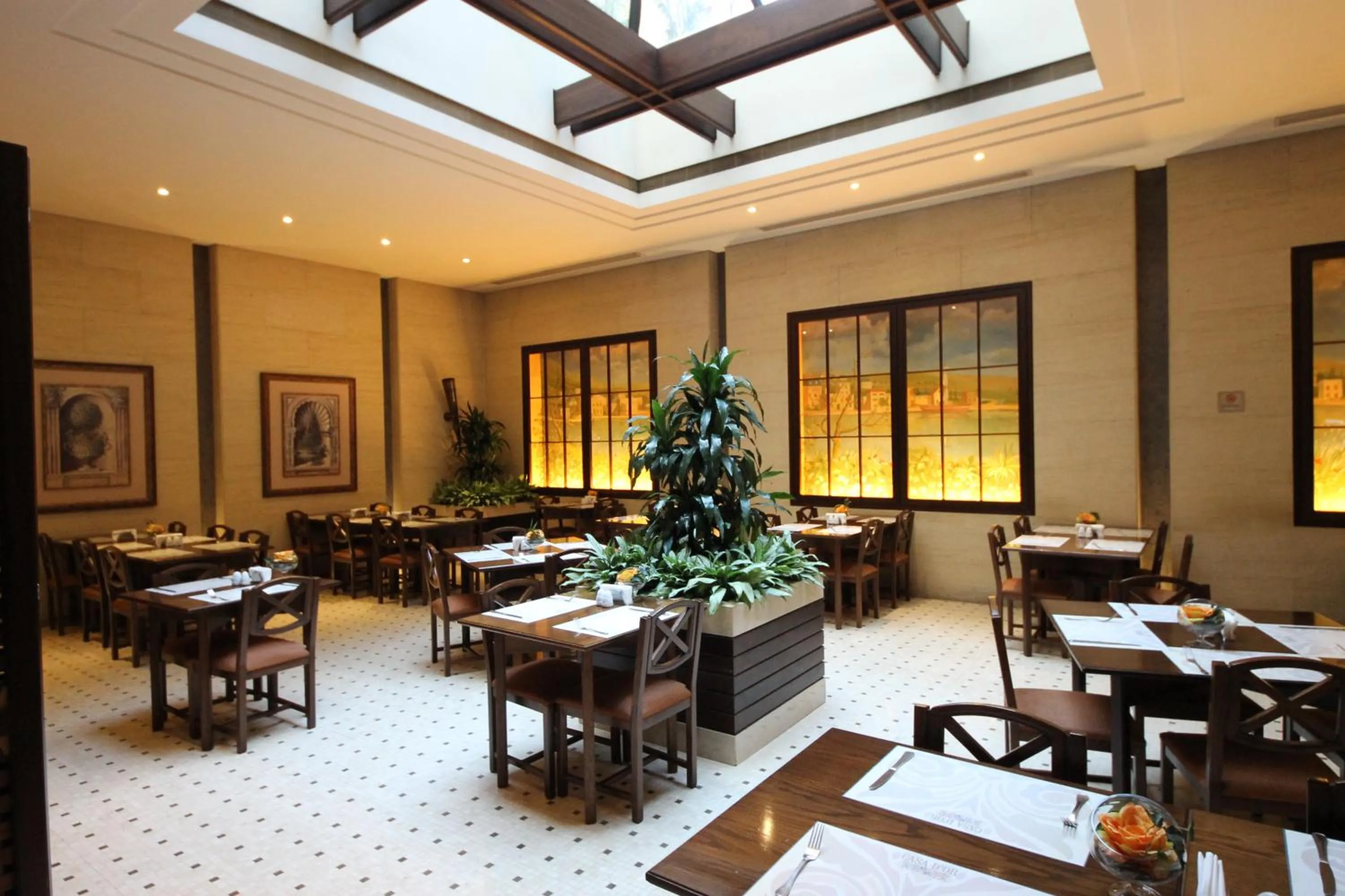 Restaurant/places to eat in Casa D'or Hotel
