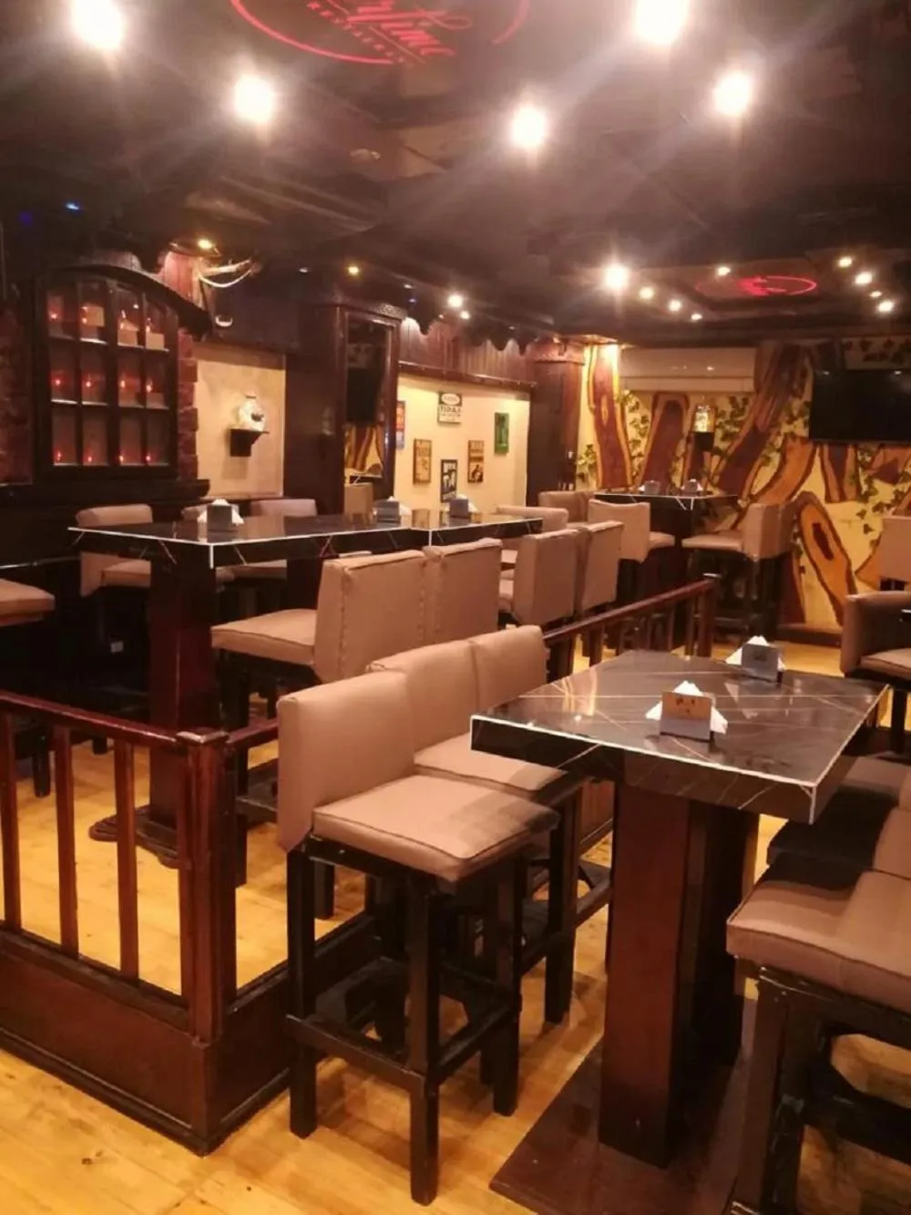 Restaurant/places to eat in Zayed Hotel