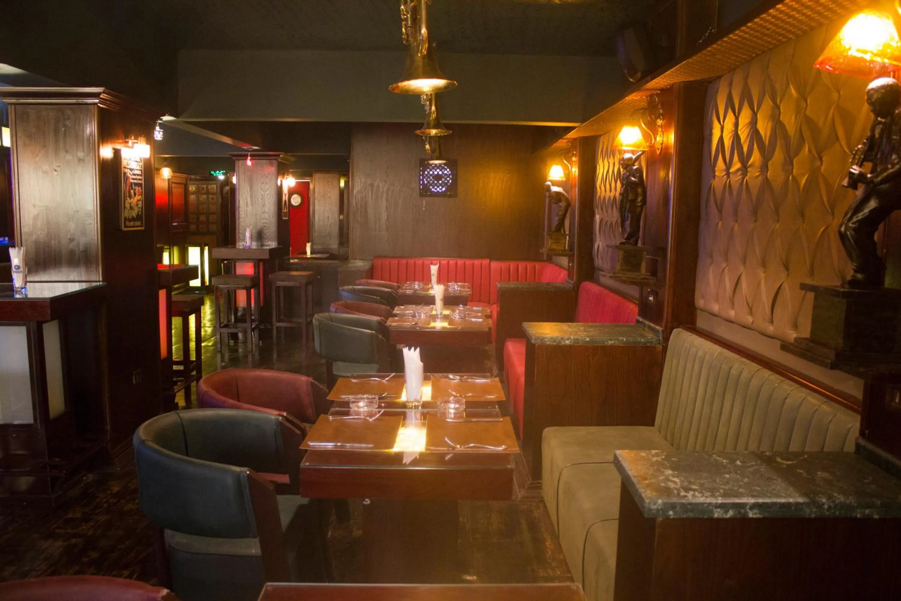 Restaurant/places to eat in Zayed Hotel