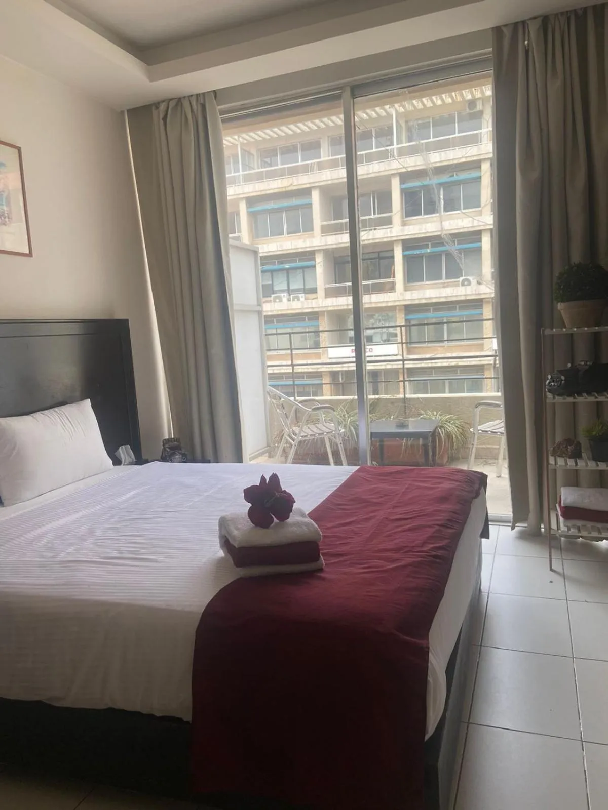 Bedroom, Bed in Le Marly Hotel