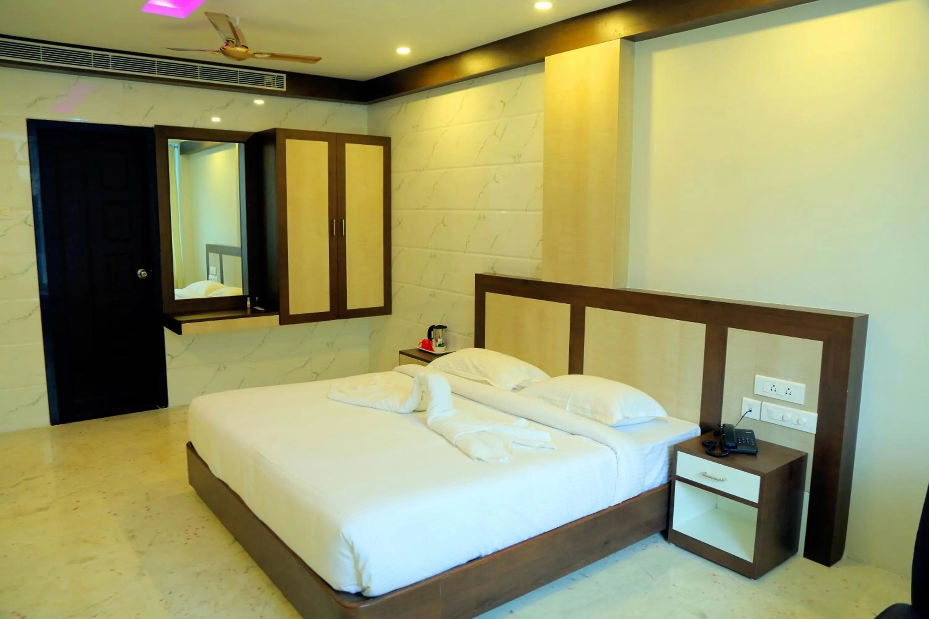 Bed in Sri Maharaja Residency