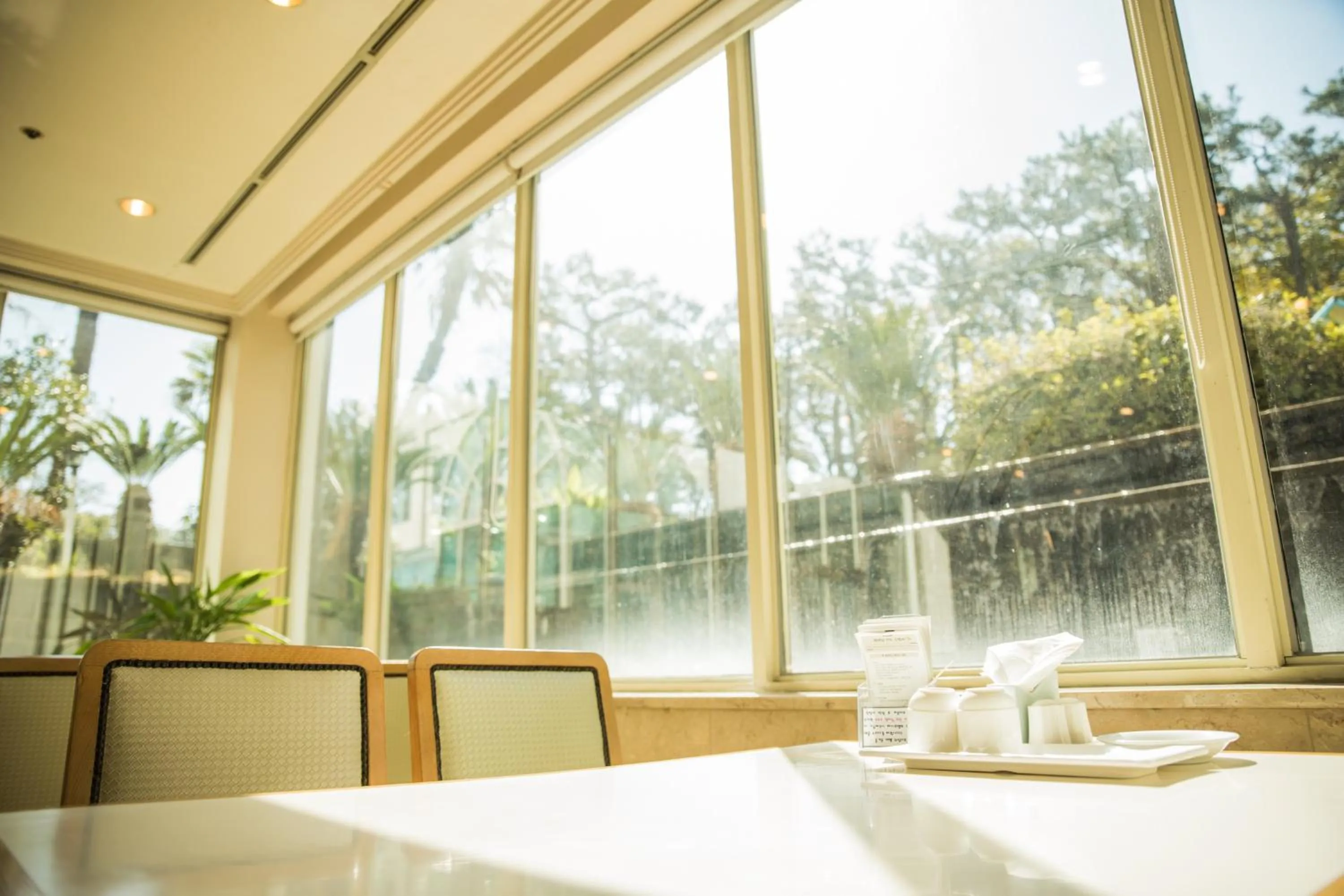 Restaurant/places to eat in Bloom Hotel