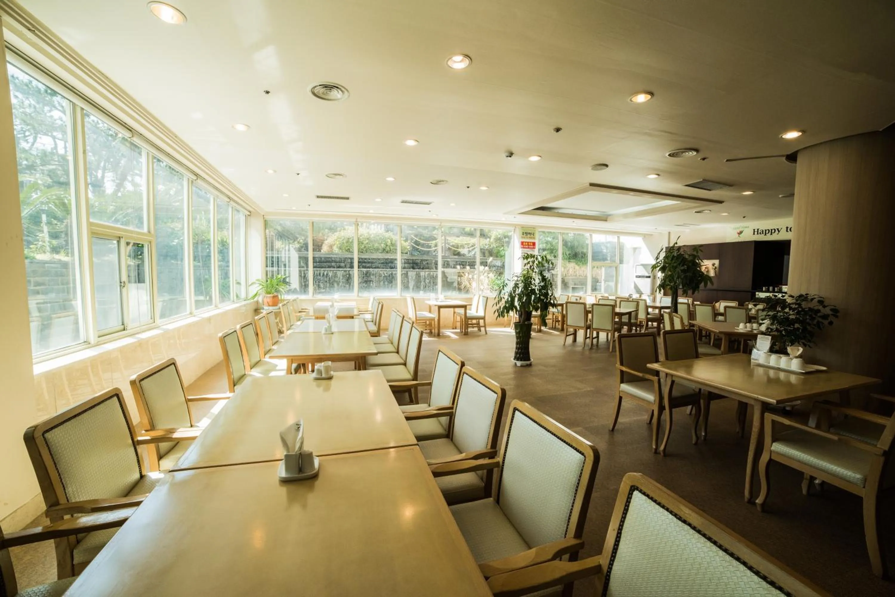 Restaurant/places to eat in Bloom Hotel