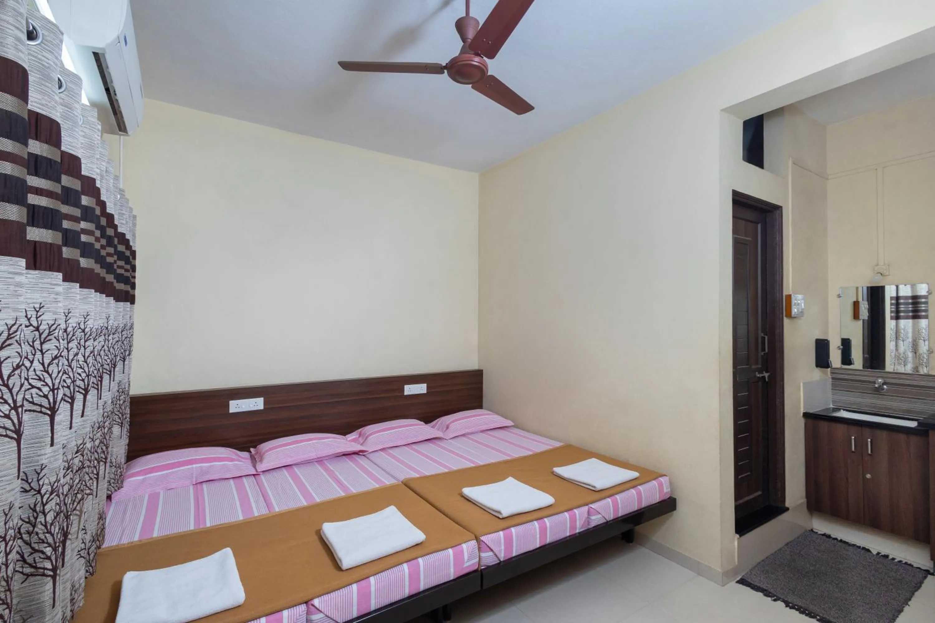 Bed in Hotel Ambika