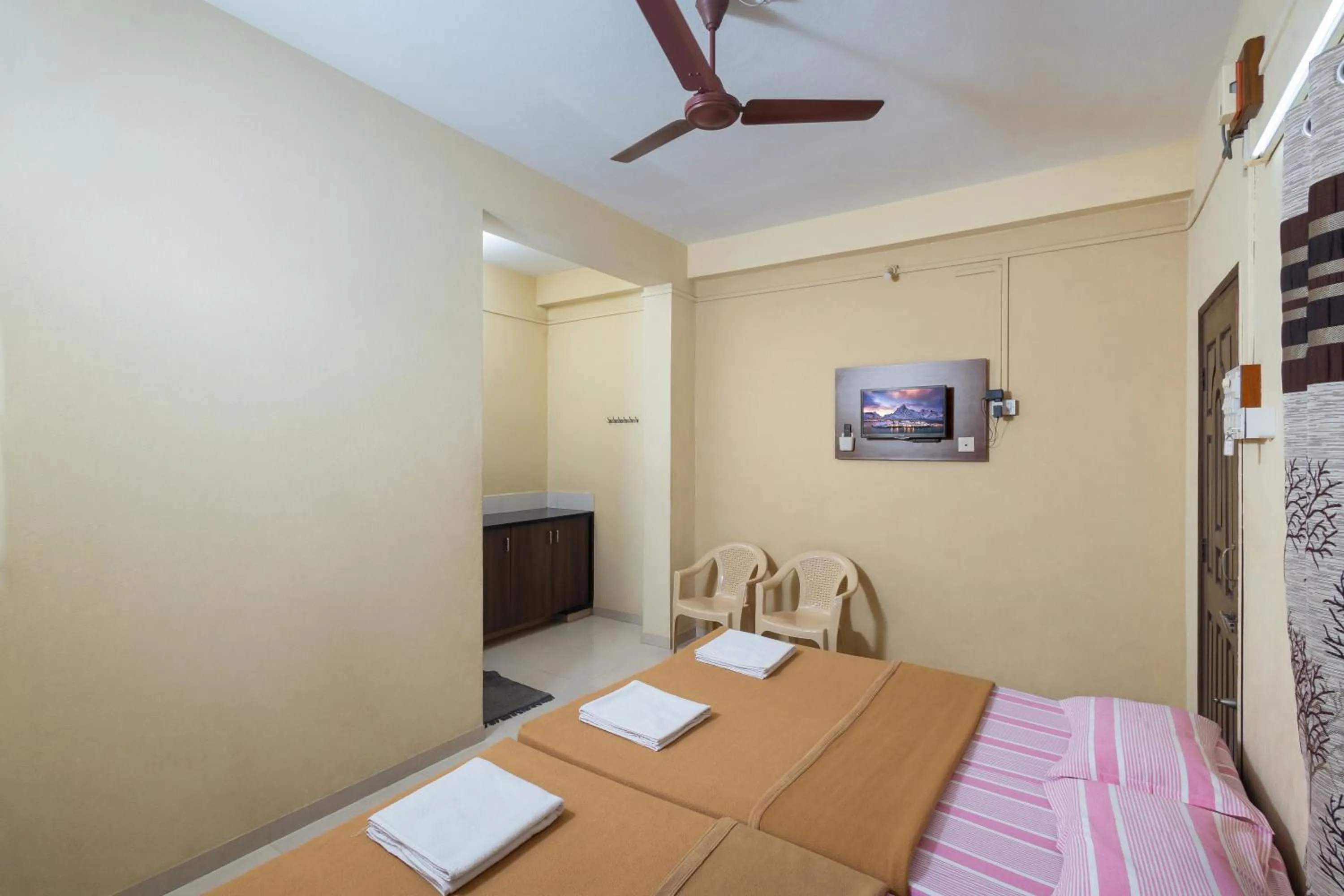 Bed in Hotel Ambika