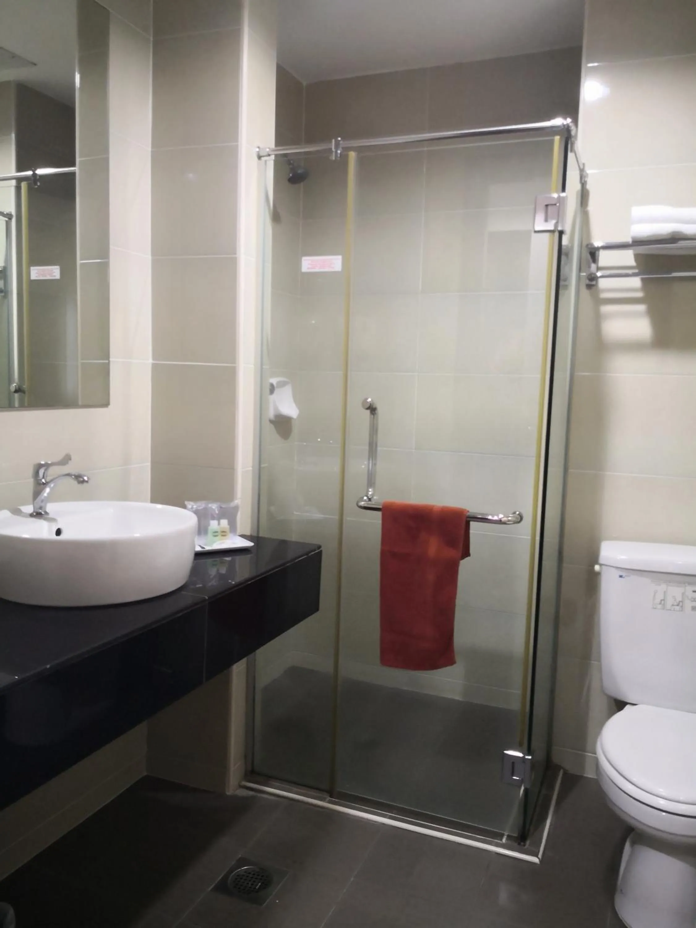 Shower in Good Hope Hotel