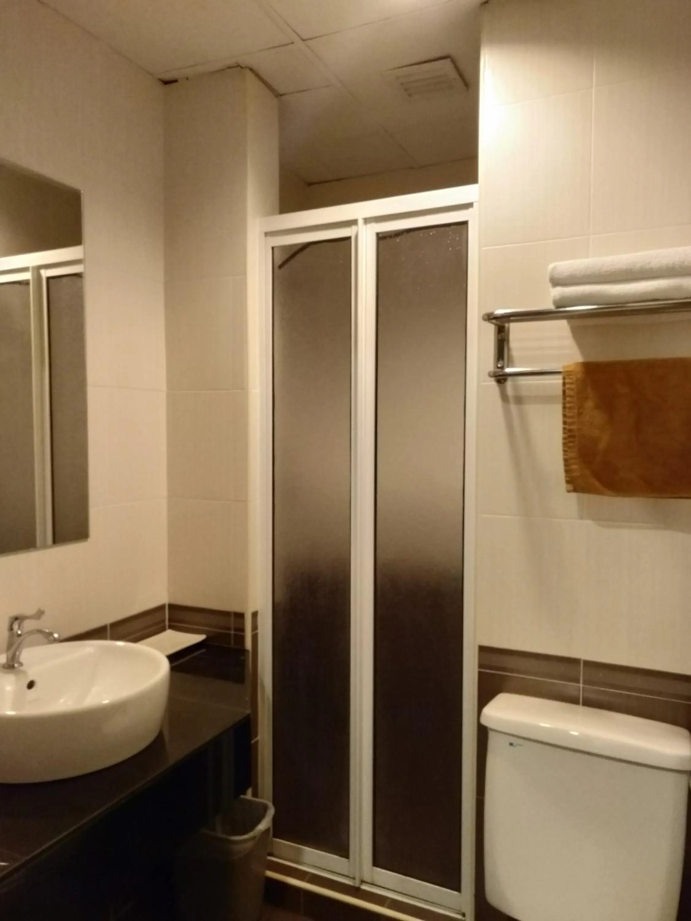 Shower in Good Hope Hotel