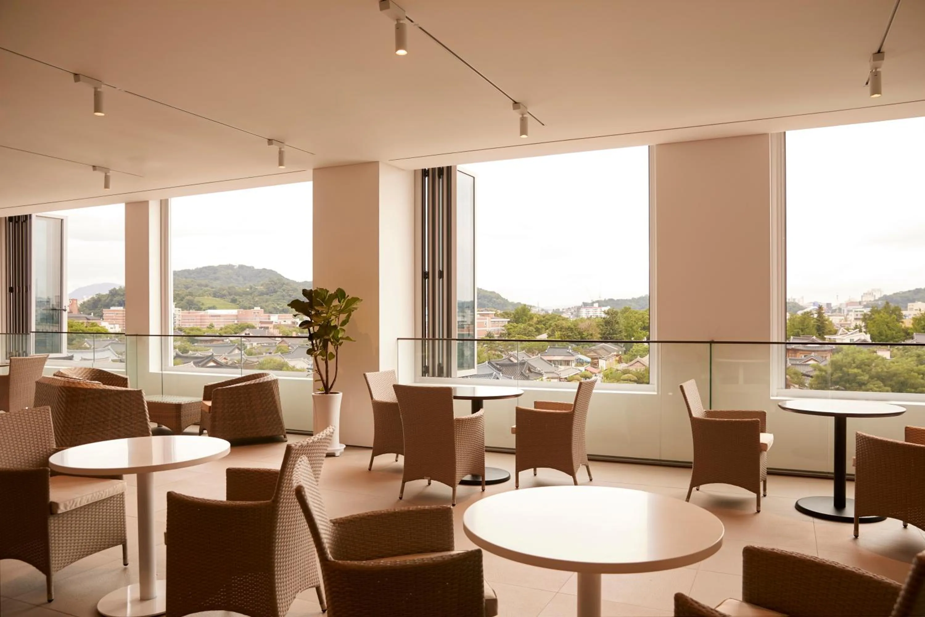 Communal lounge/ TV room in Lahan Hotel Jeonju