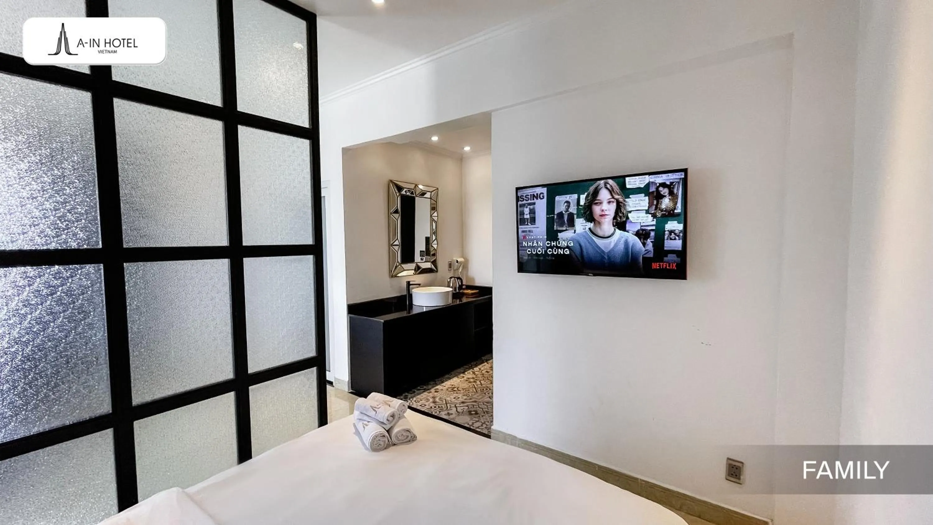 Photo of the whole room, Bed in A In Hotel Riverside