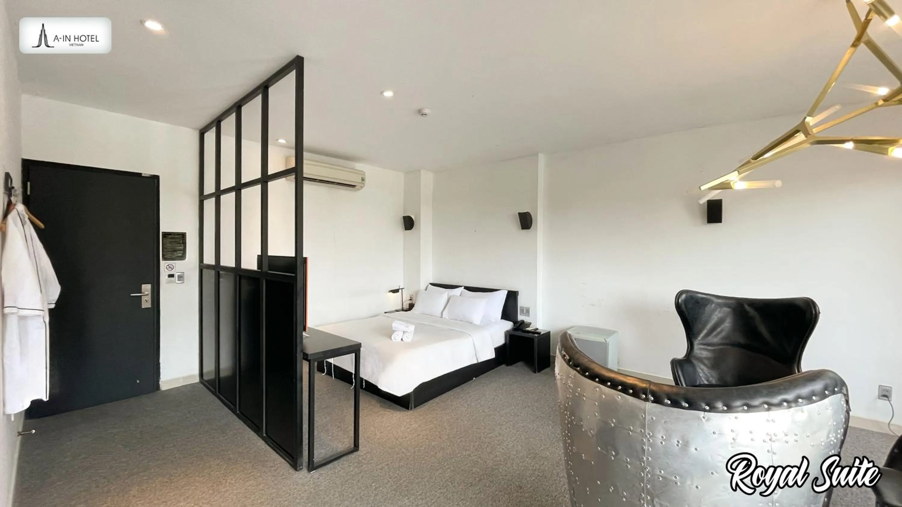 Bed in A In Hotel Riverside