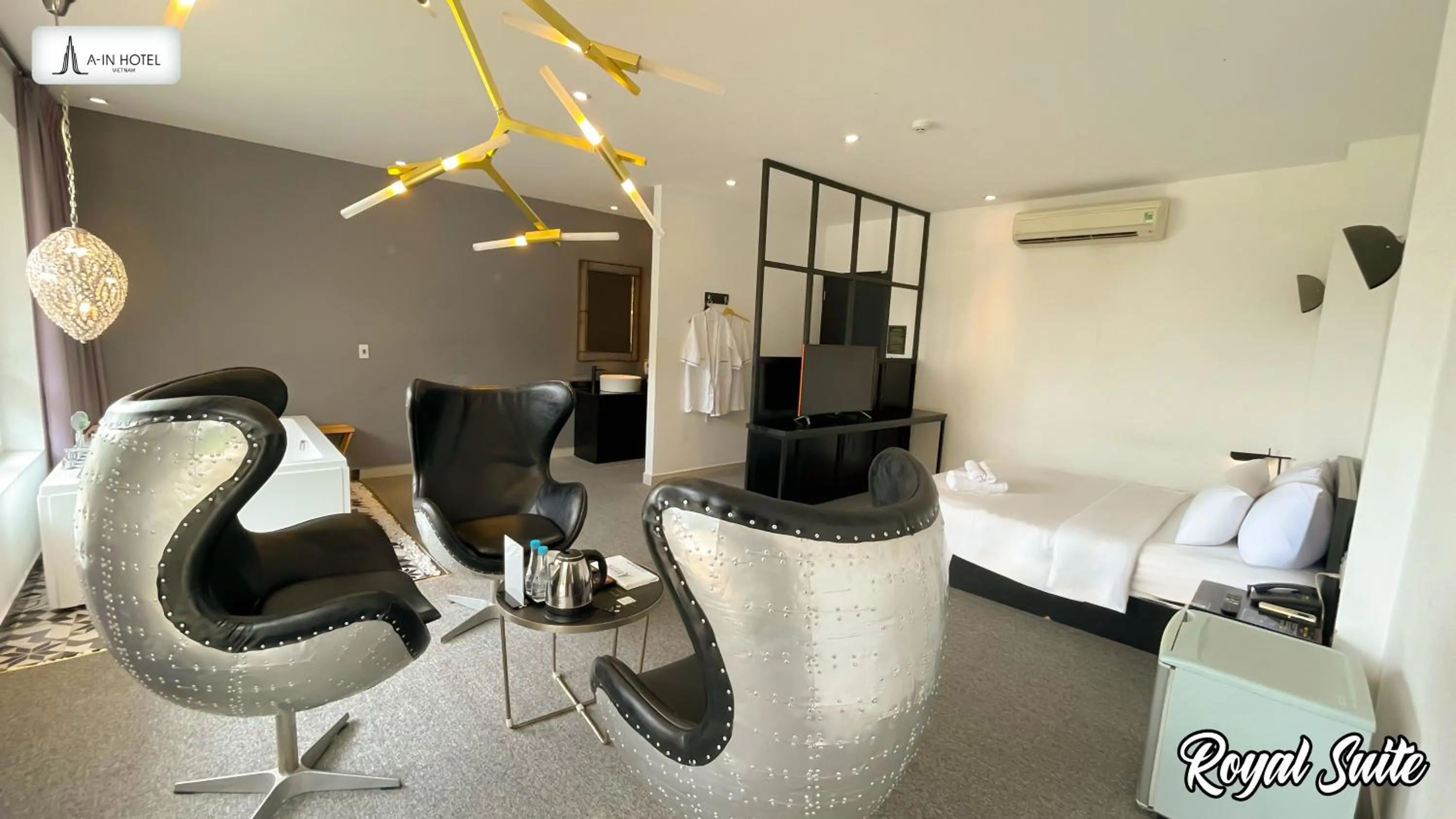 TV and multimedia in A In Hotel Riverside