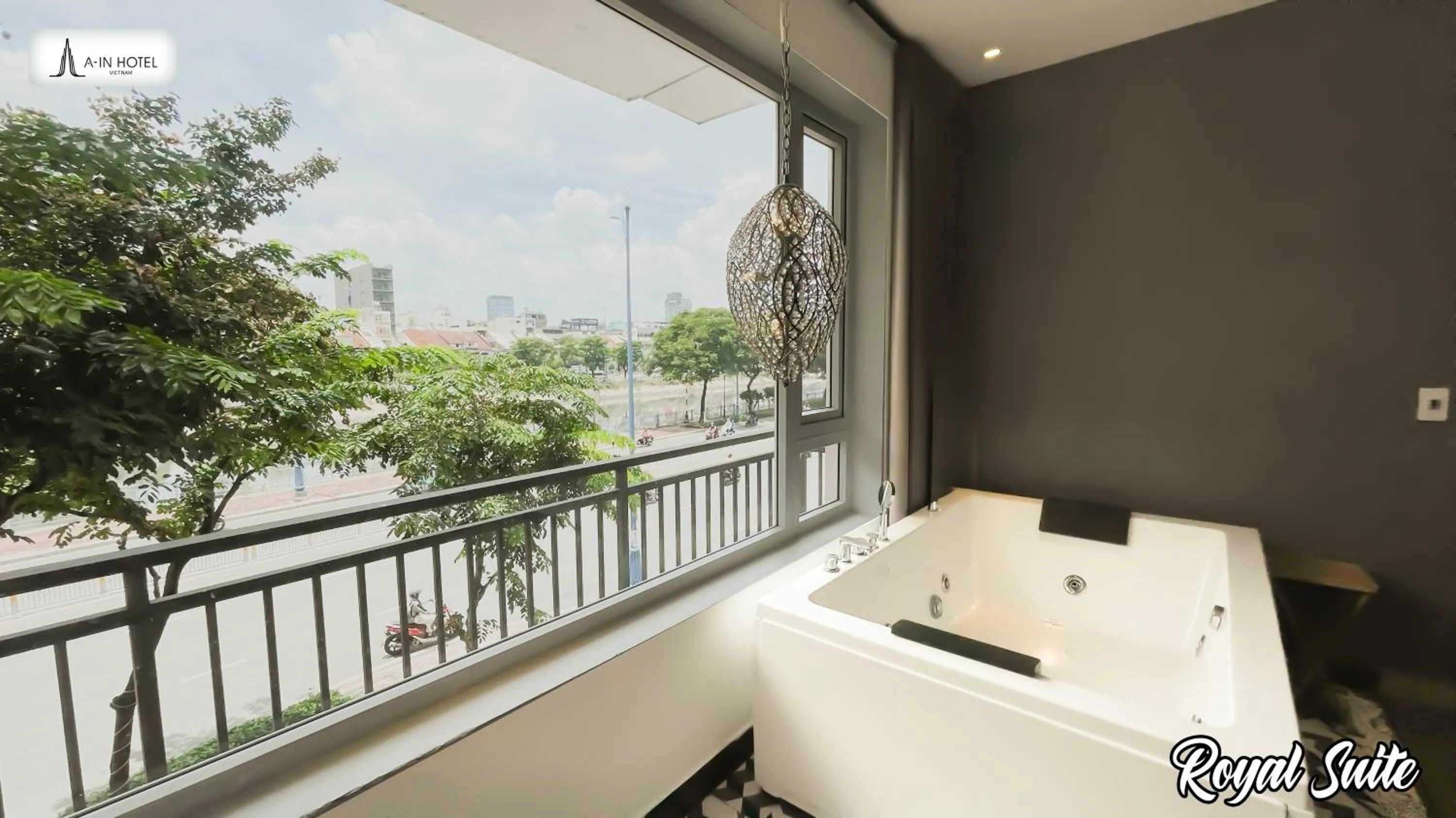 Bath in A In Hotel Riverside