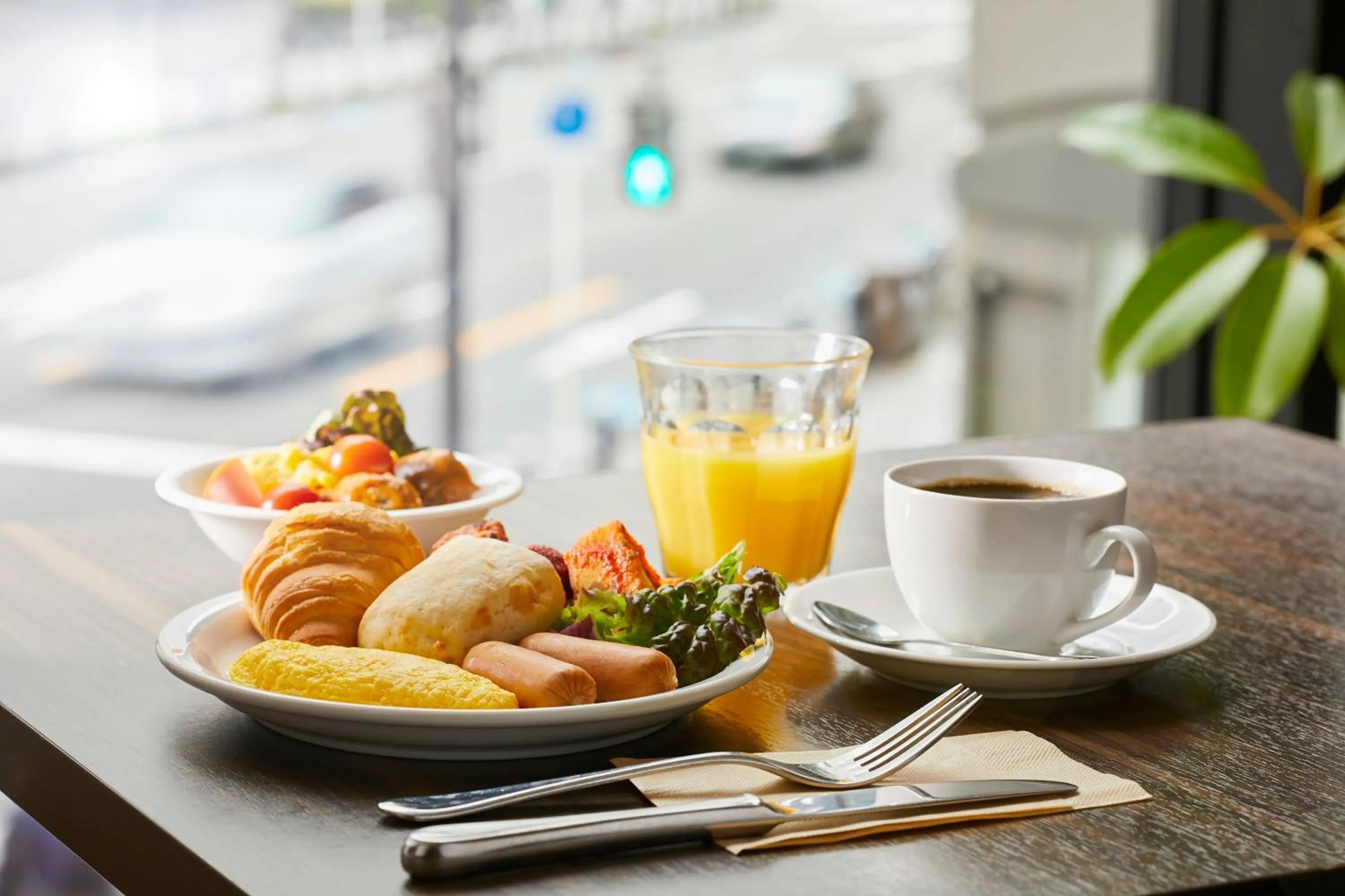 Restaurant/places to eat in HOTEL MYSTAYS Midosuji Honmachi