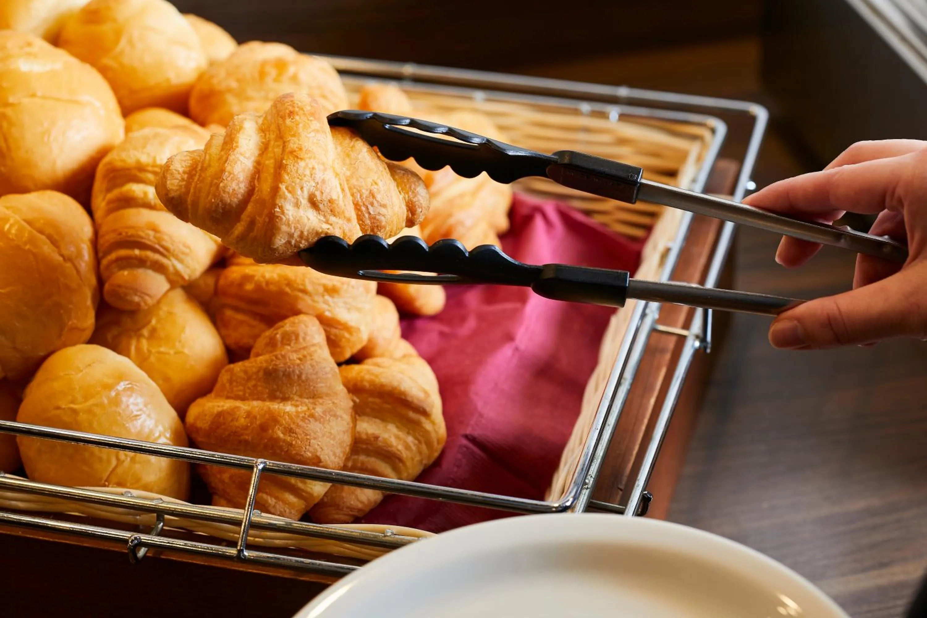 Restaurant/places to eat in HOTEL MYSTAYS Midosuji Honmachi