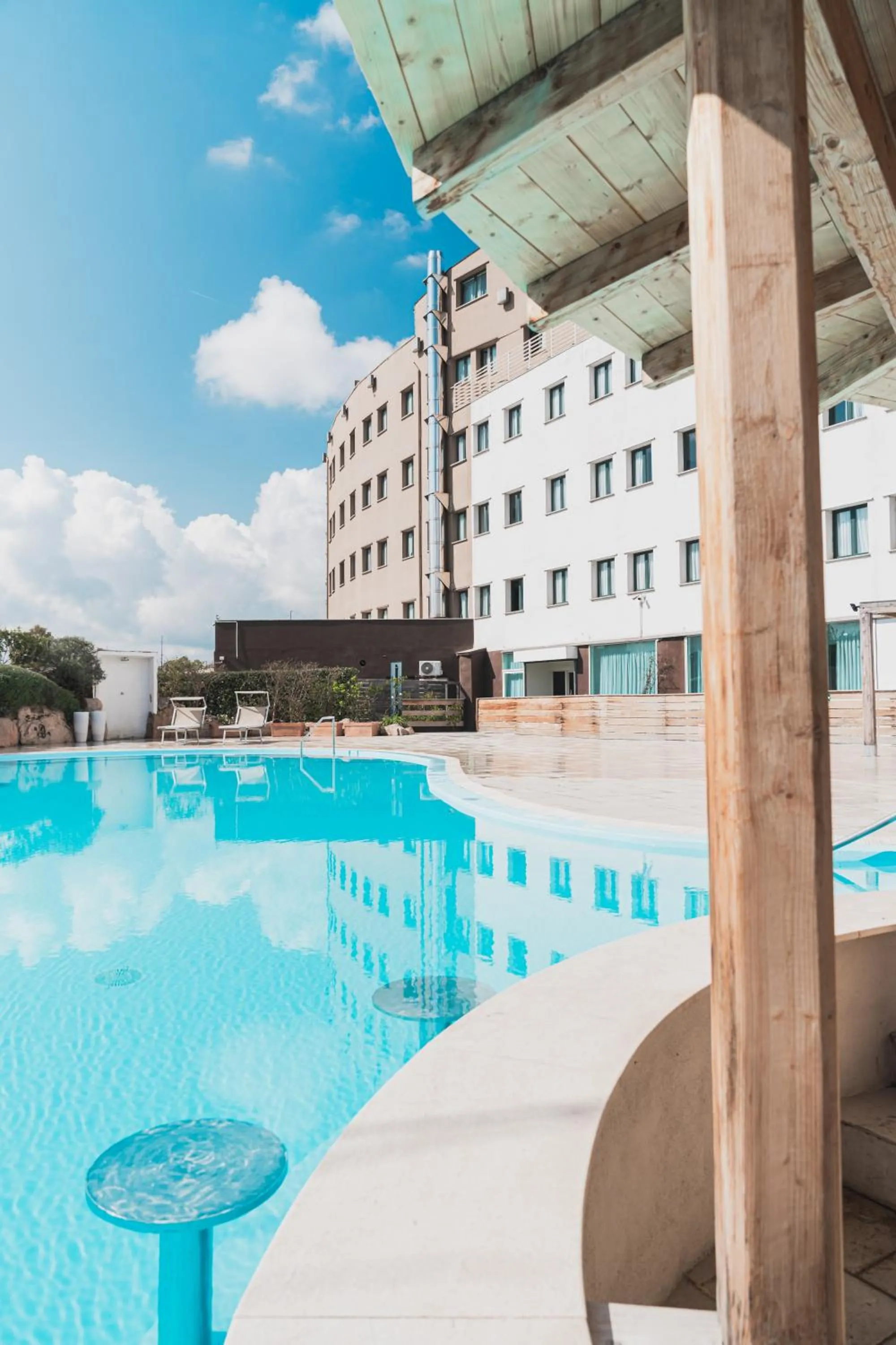 Swimming pool in Mercure Olbia