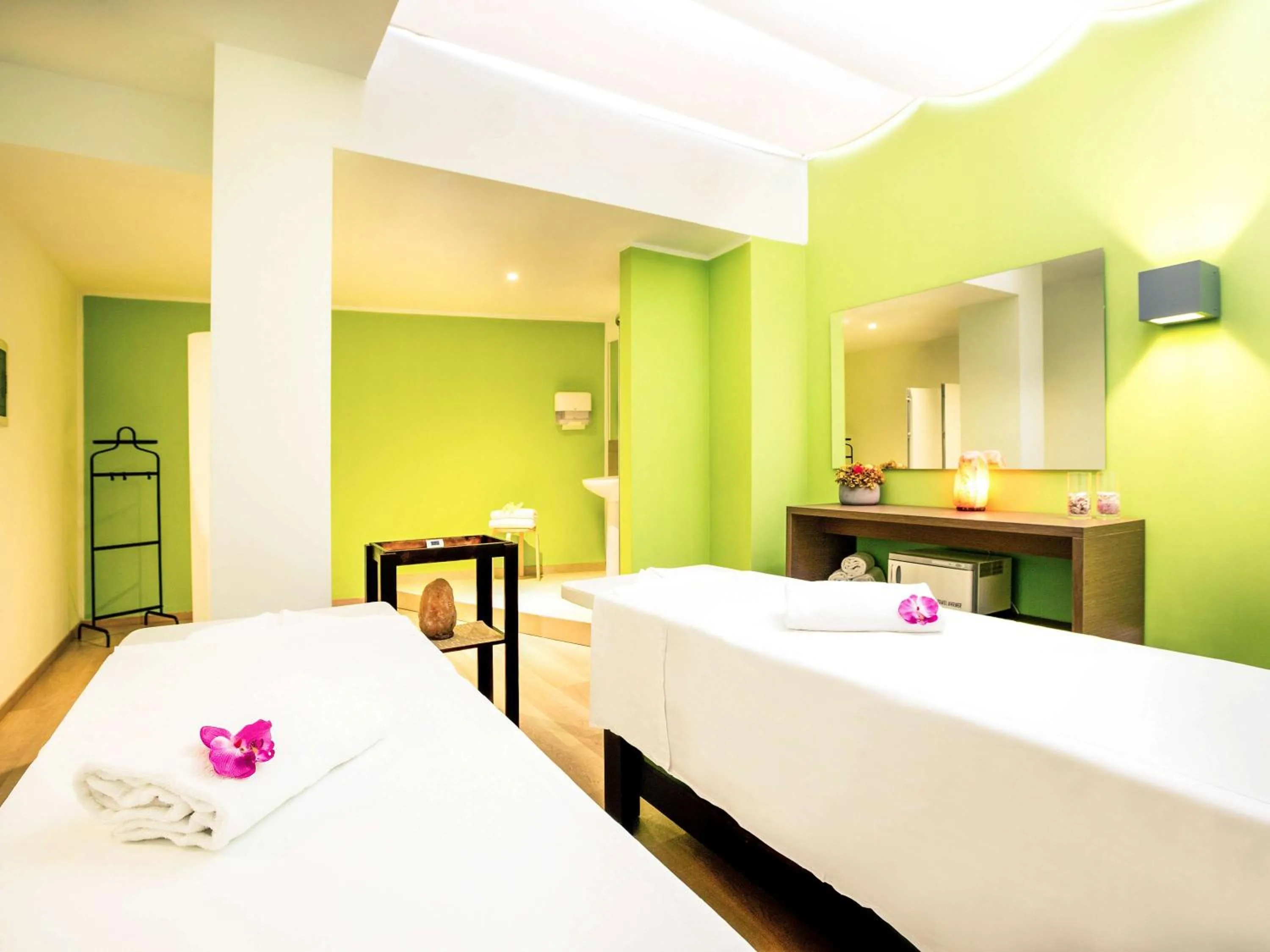 Fitness centre/facilities, Bed in Mercure Olbia