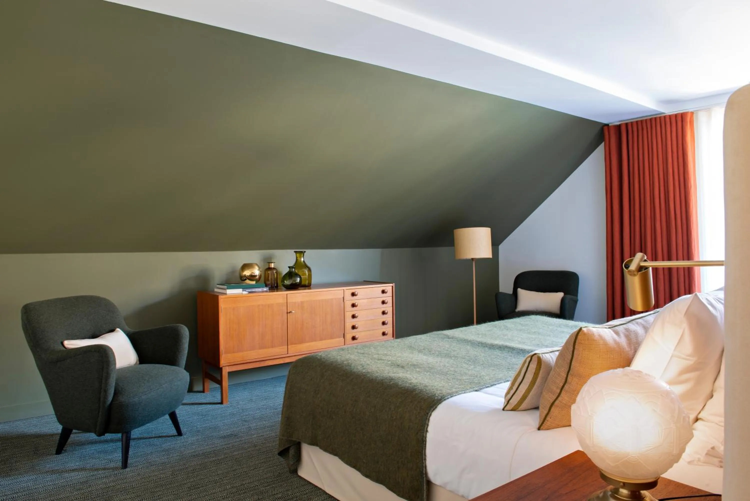 Bed in Auberge Du Père Bise - Jean Sulpice