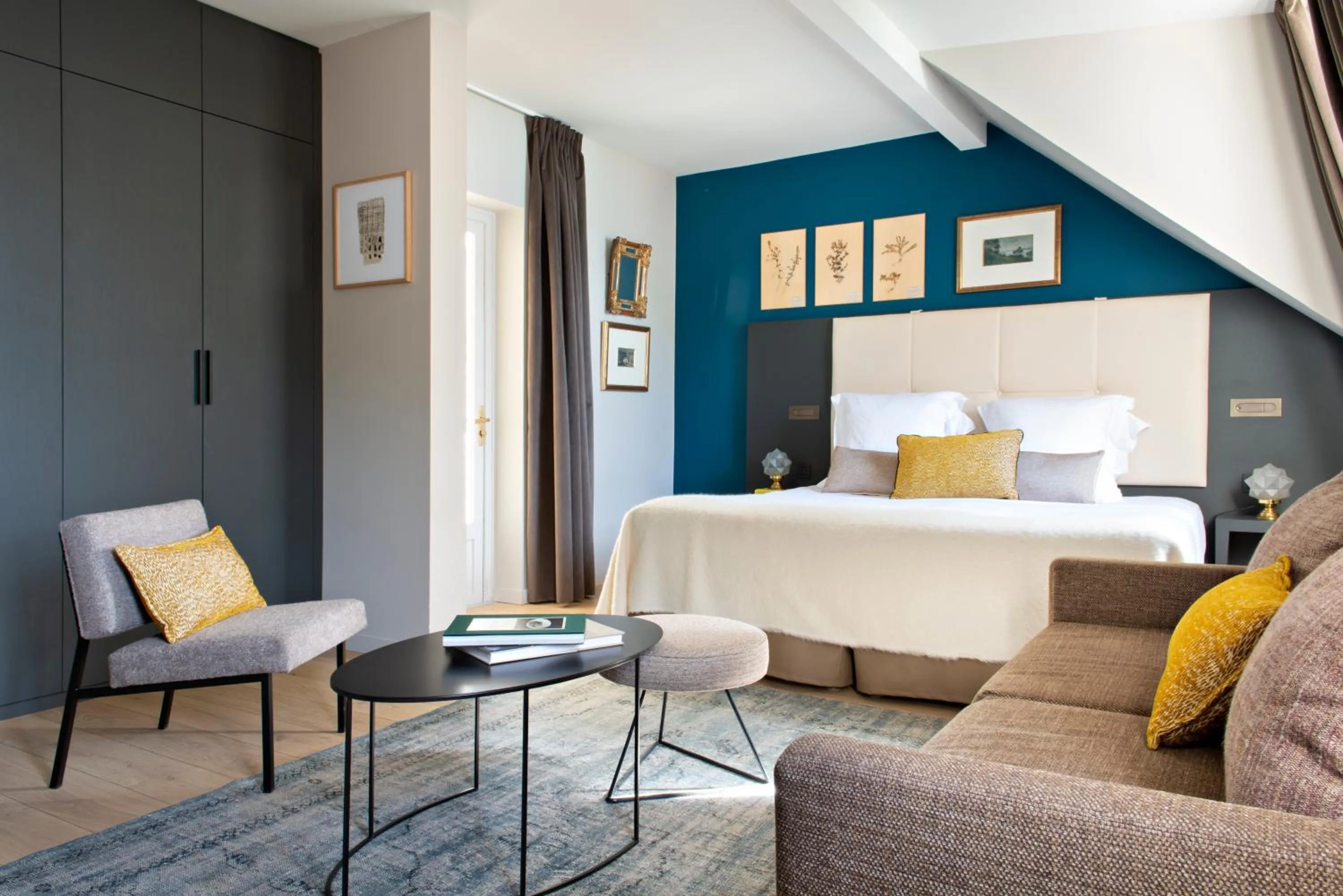 Bed in Auberge Du Père Bise - Jean Sulpice