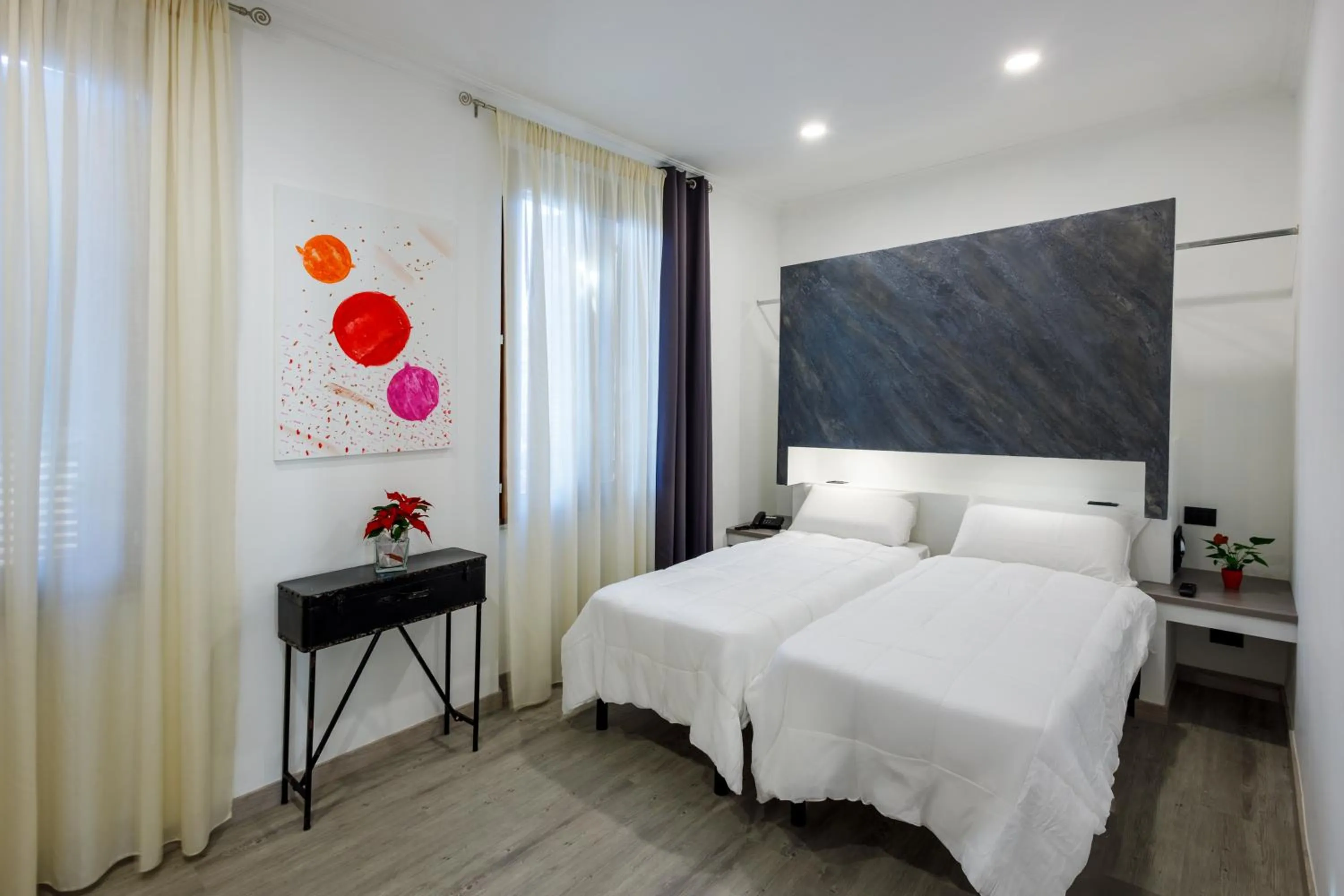 Bedroom, Bed in Crossroad Hotel