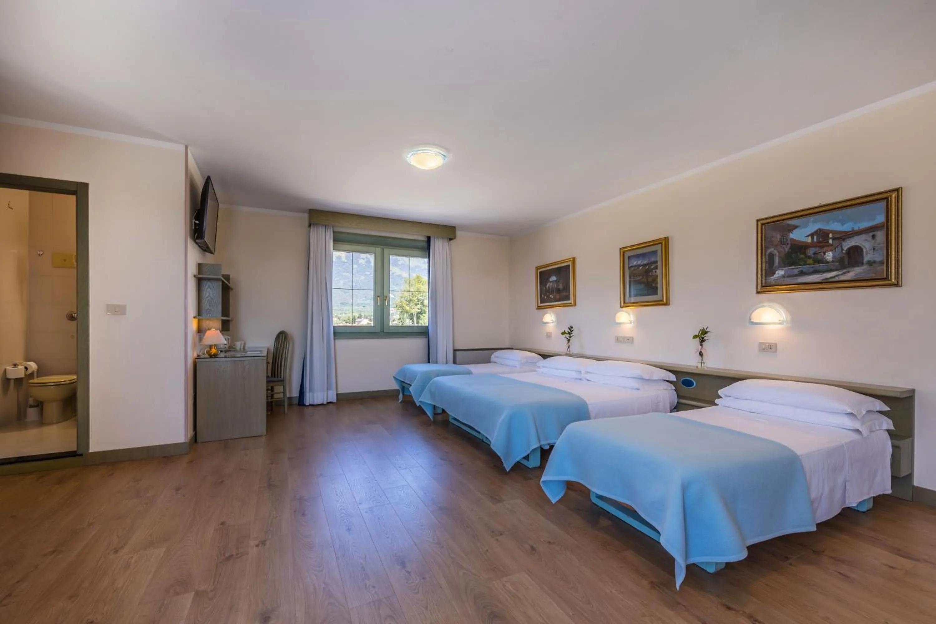 Photo of the whole room, Bed in Aviano Palace Hotel