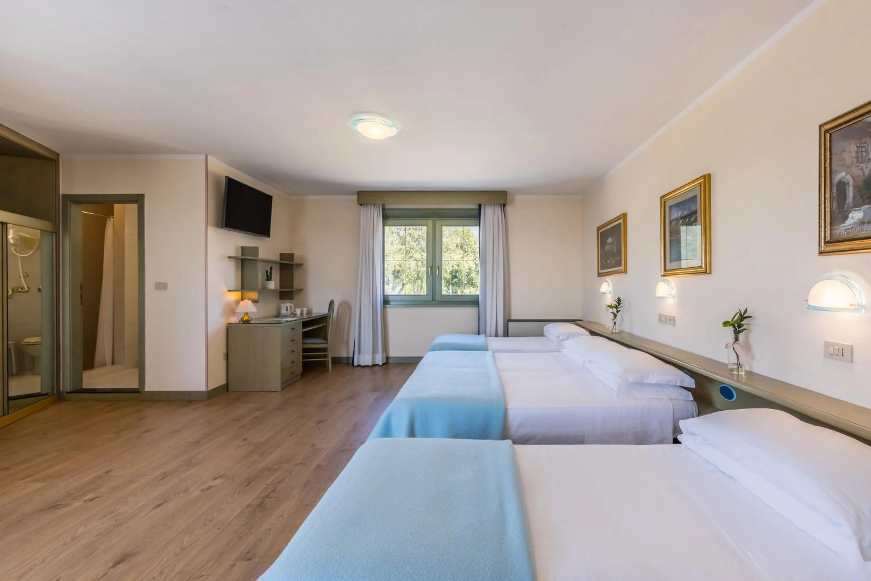 Summer, Bed in Aviano Palace Hotel