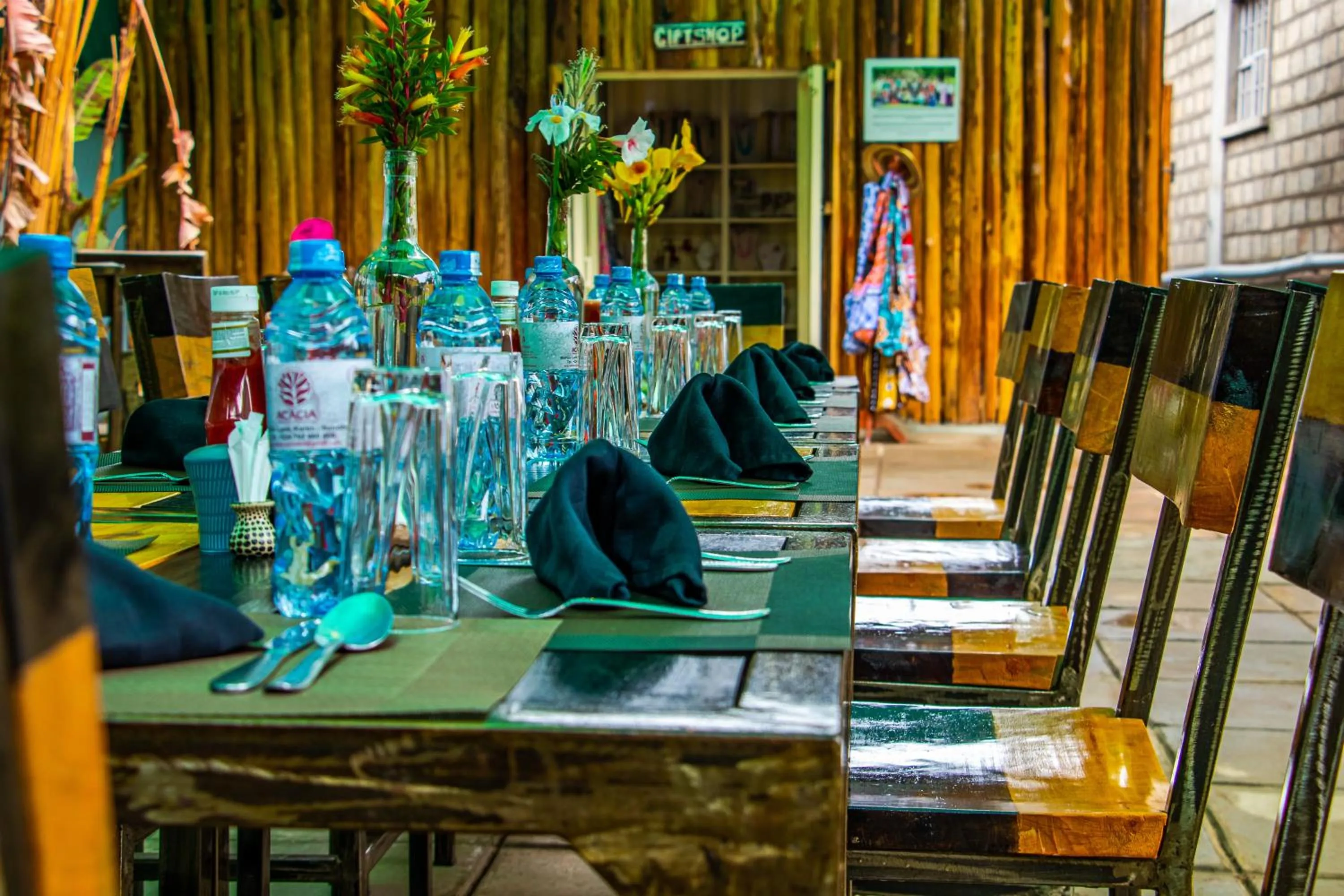 Restaurant/places to eat in Acacia Tree Lodge