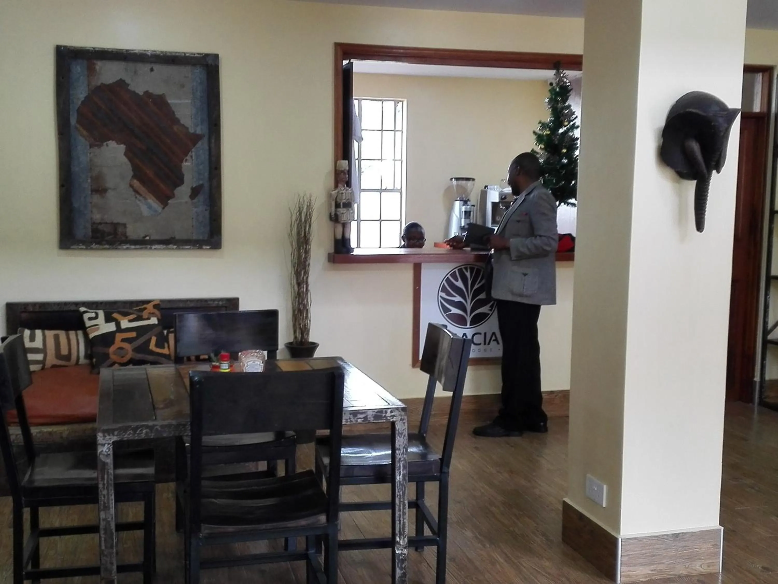 People in Acacia Tree Lodge