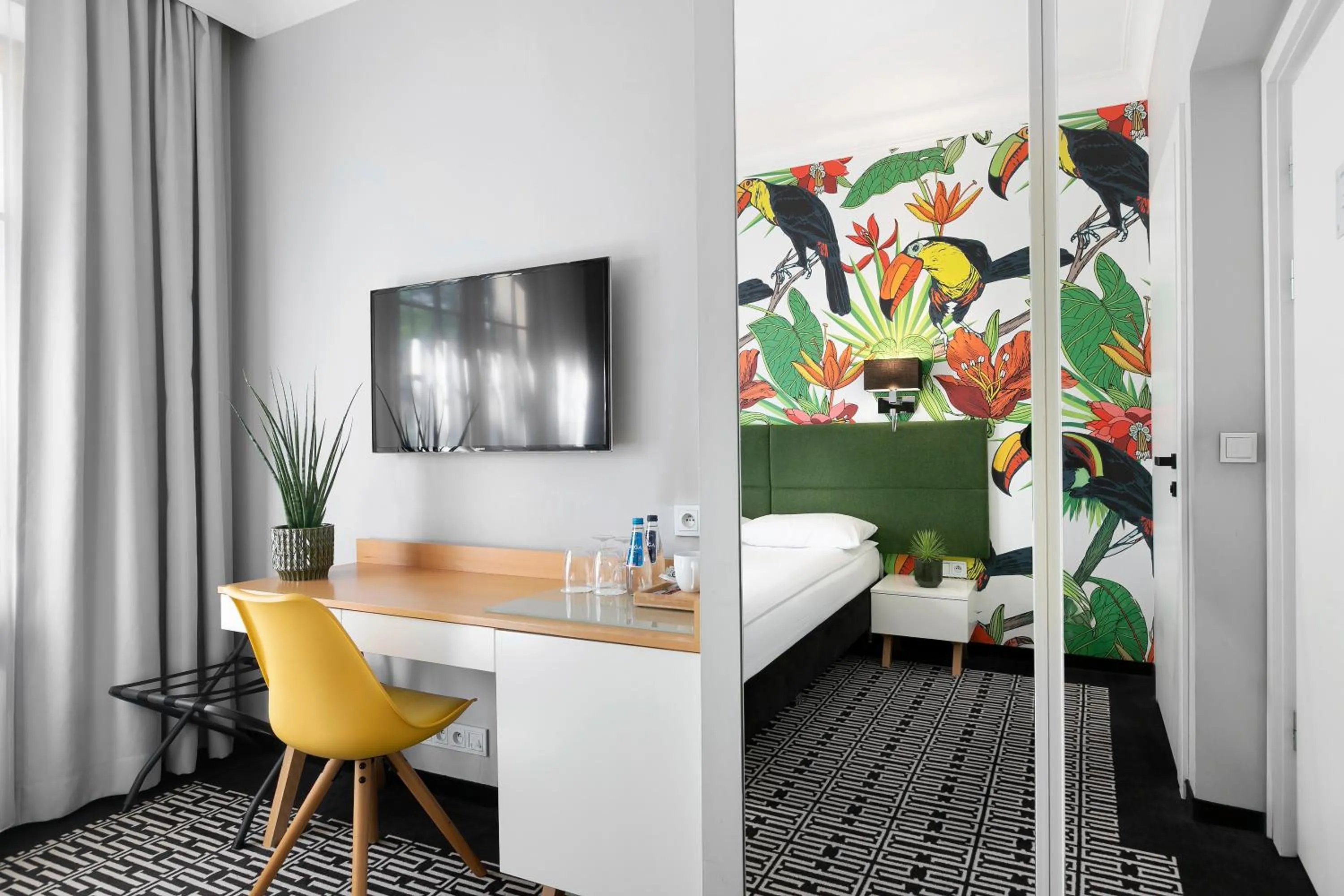 TV and multimedia, Bed in Liv'Inn Aparthotel