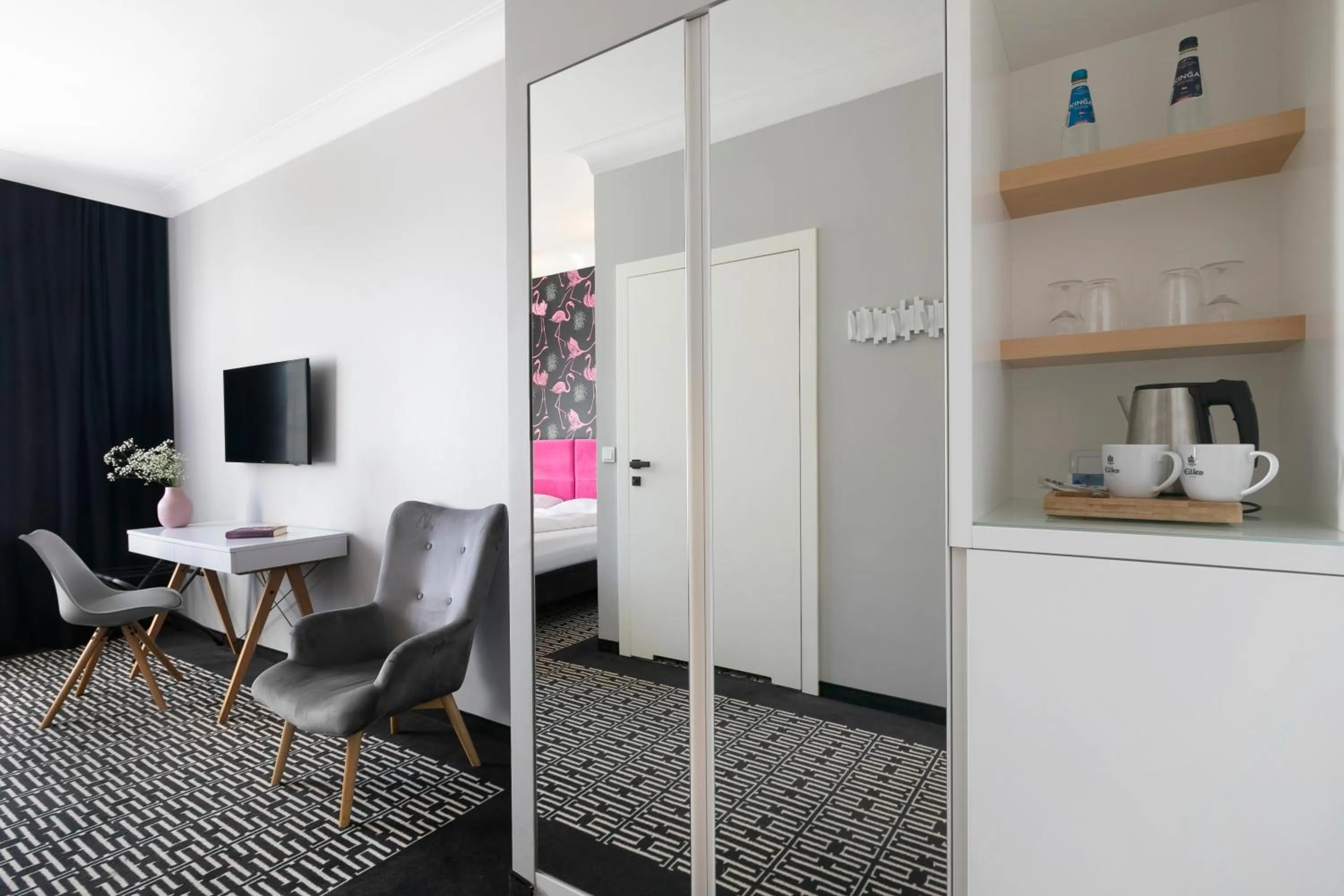 Coffee/tea facilities in Liv'Inn Aparthotel