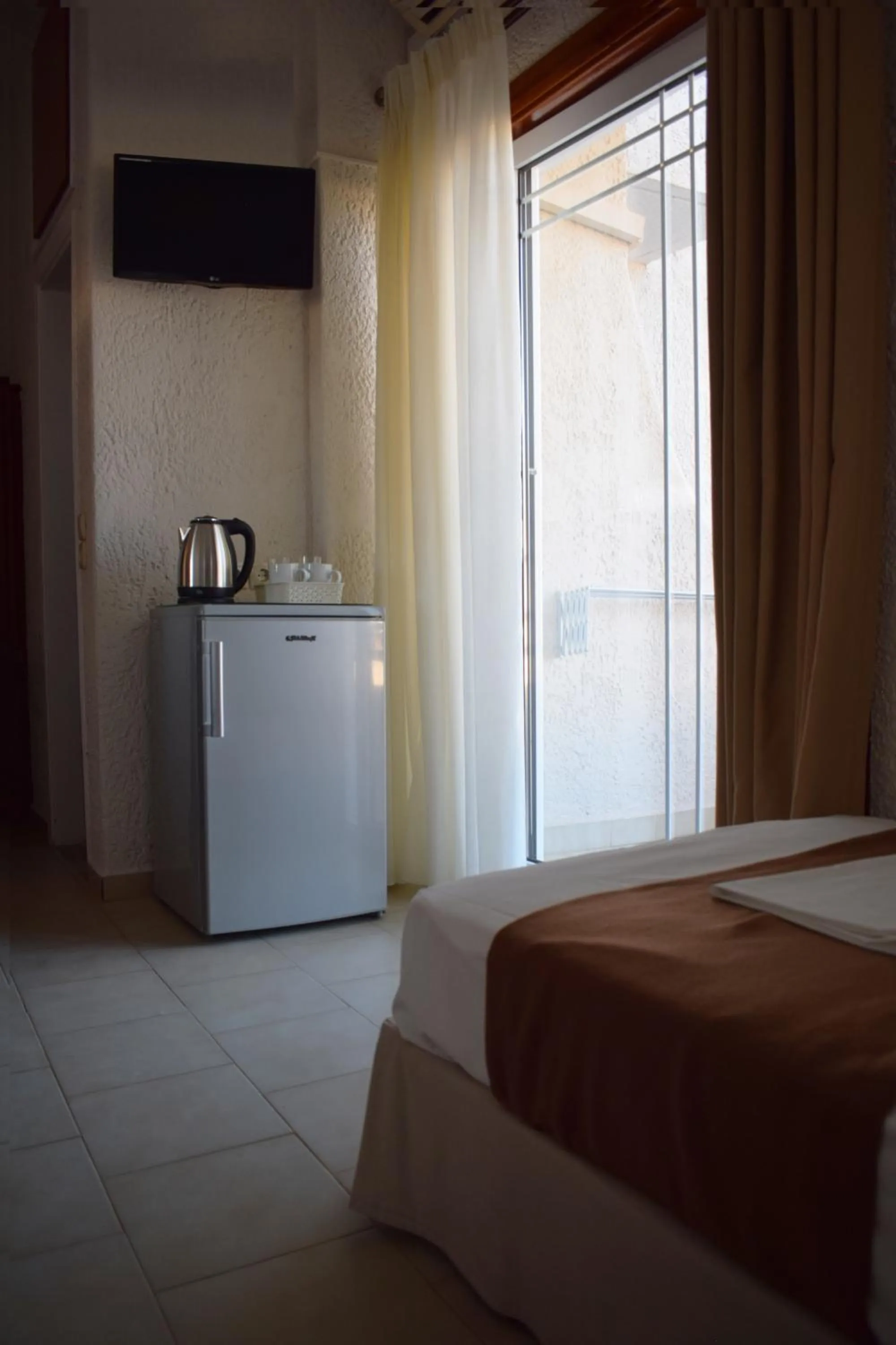 Bedroom, Bed in Altis Hotel