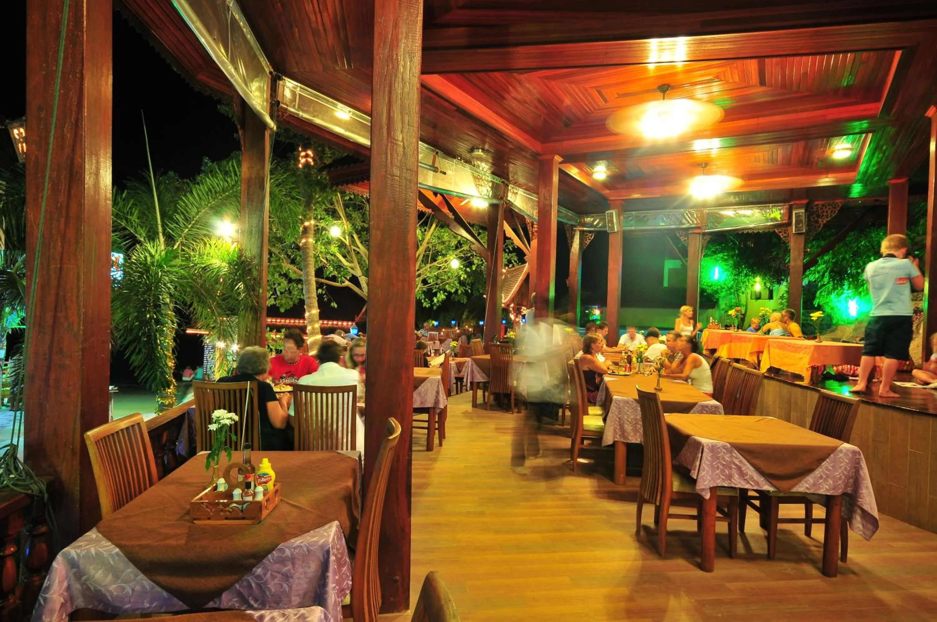 Restaurant/places to eat in Haad Yao Bayview Resort & Spa - SHA plus Certified