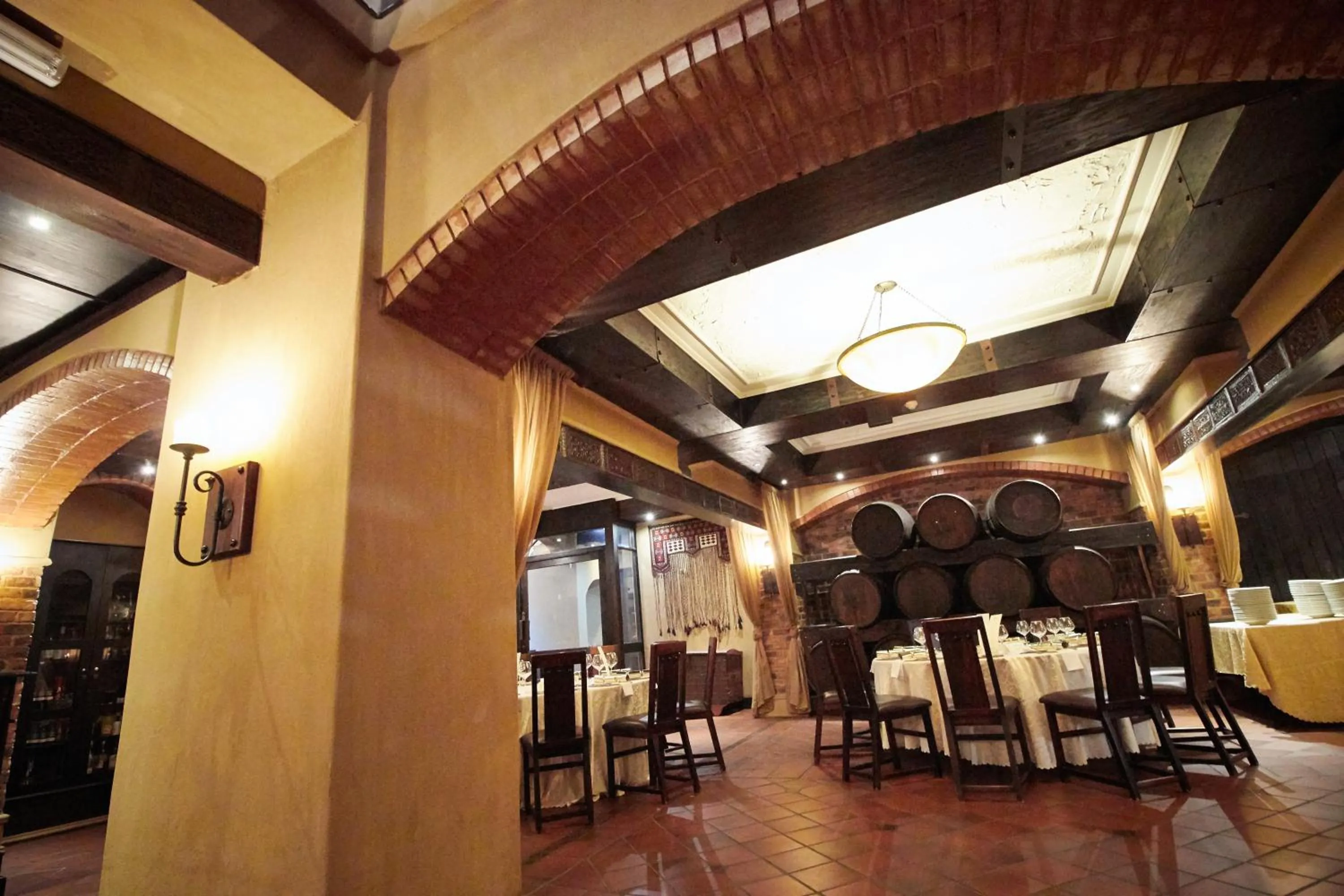 Restaurant/places to eat in Royal Elephant Hotel & Conference Centre