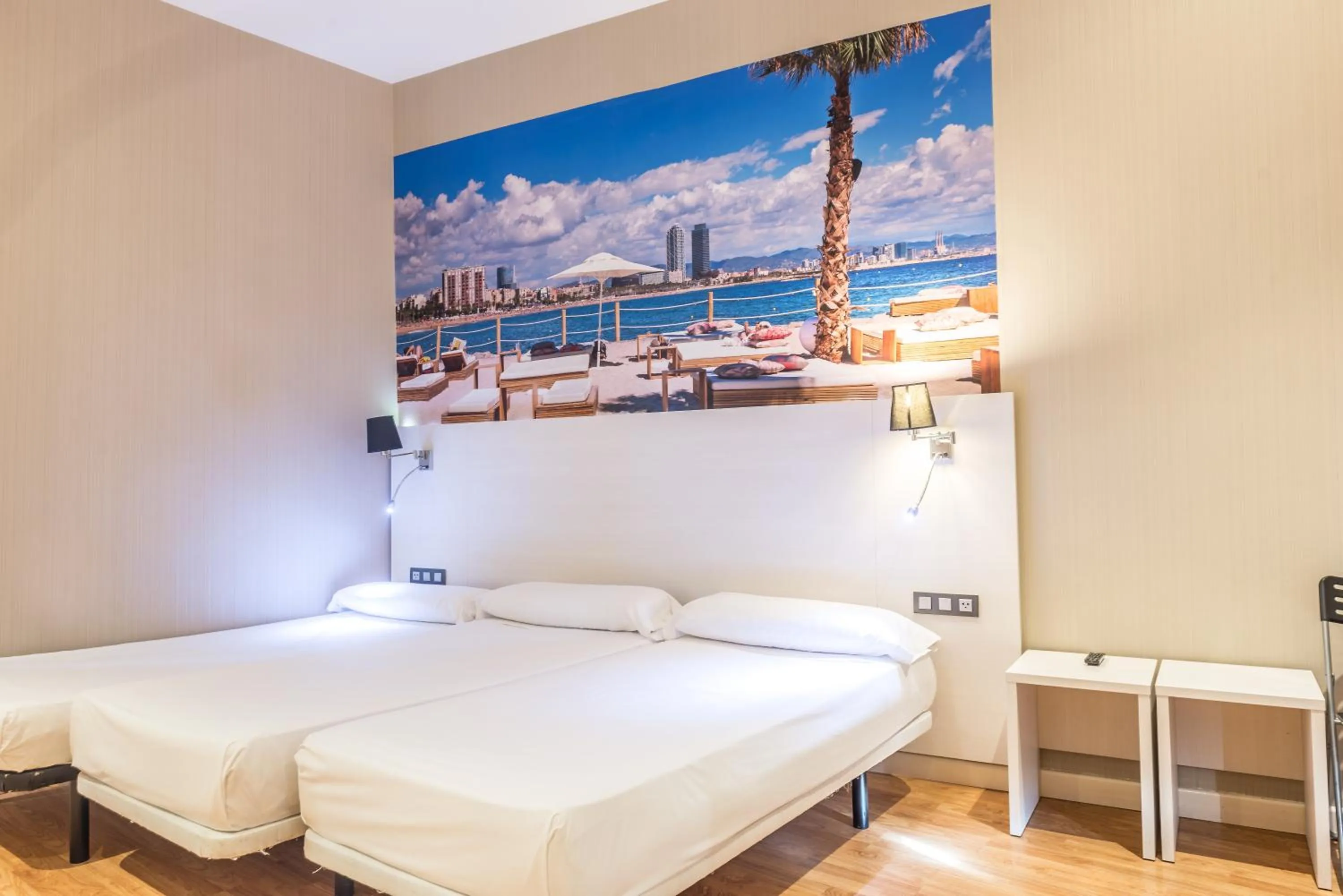 Photo of the whole room, Bed in Hostal BCN Ramblas