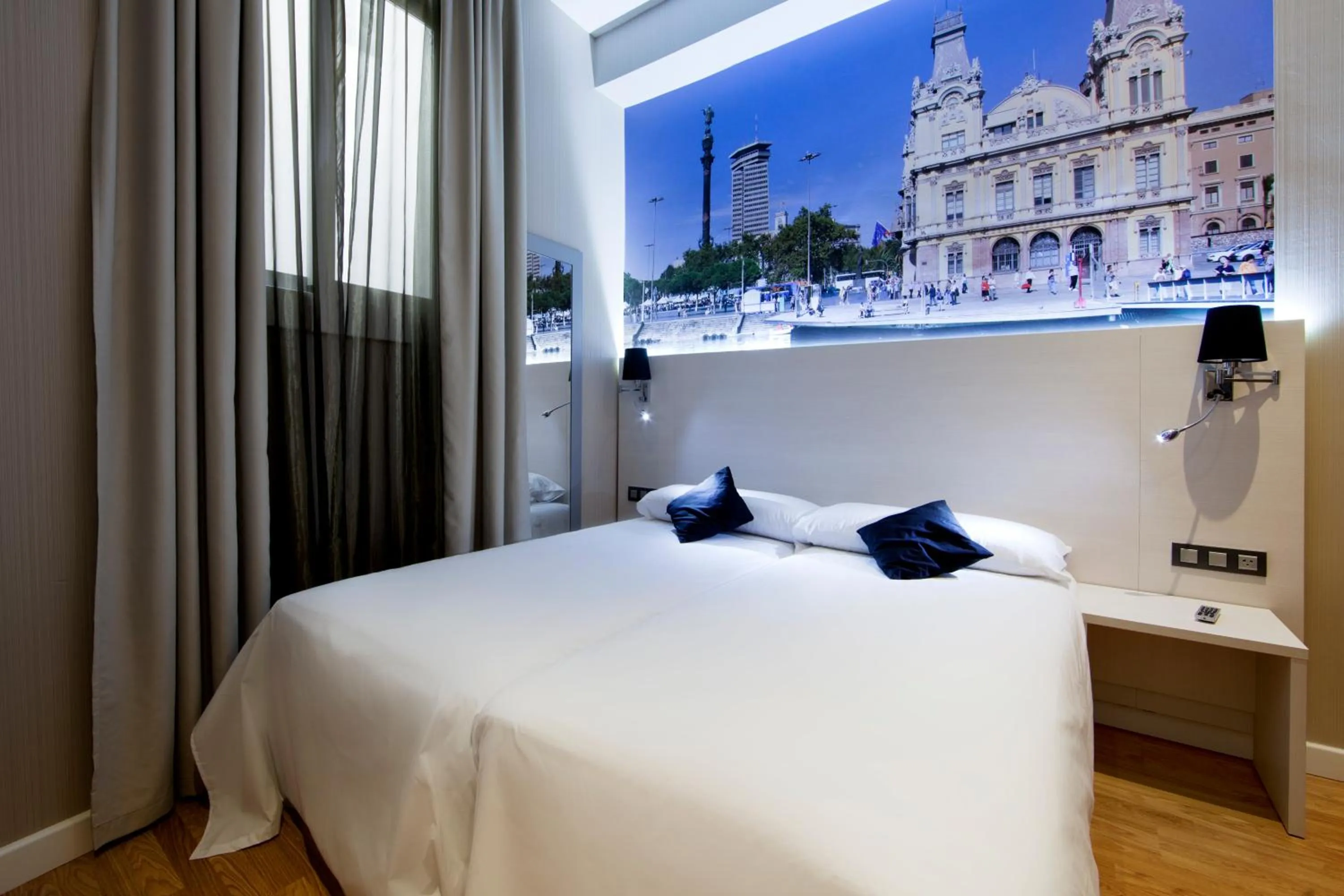 Photo of the whole room, Bed in Hostal BCN Ramblas