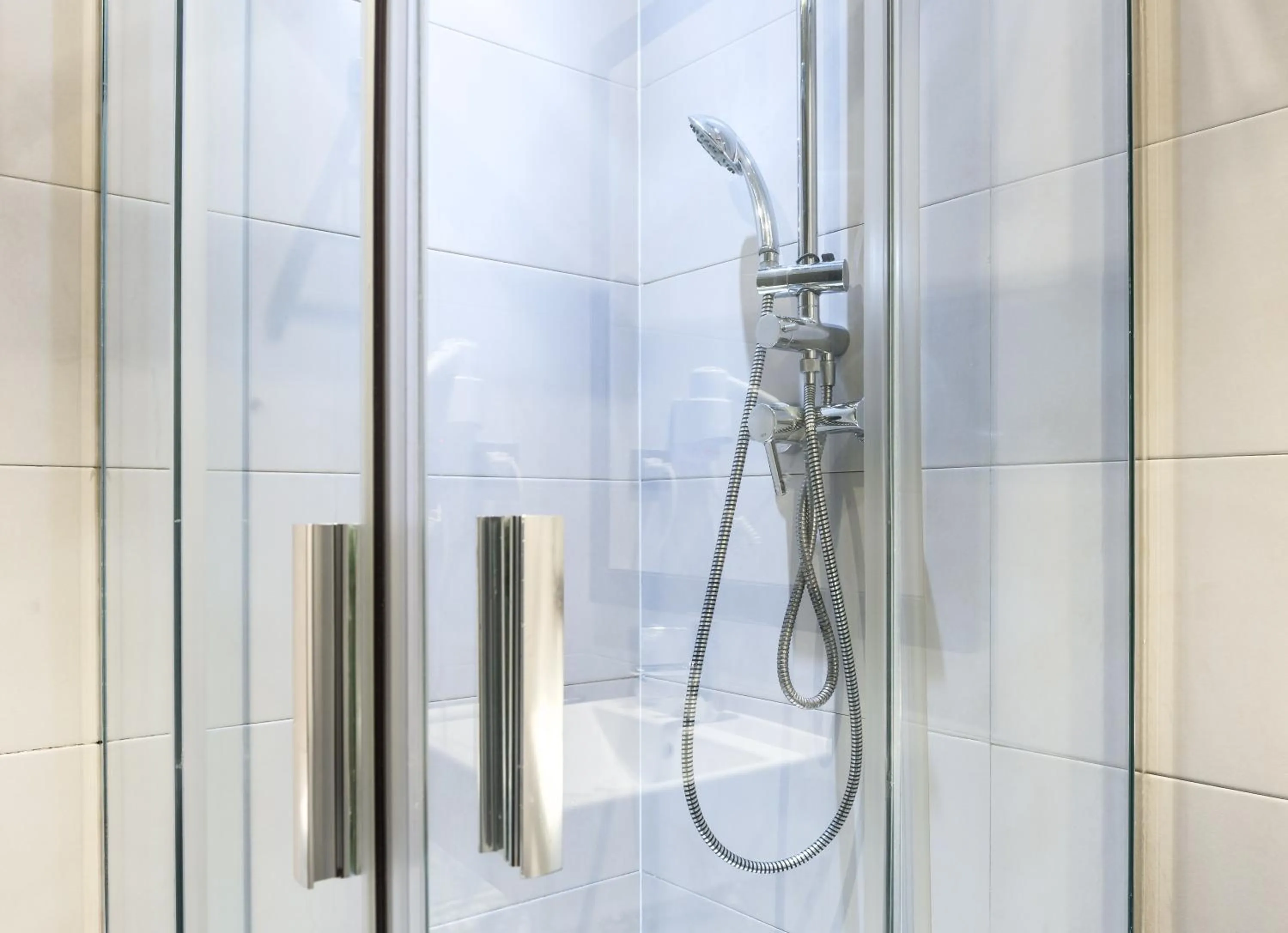 Shower in Hostal BCN Ramblas